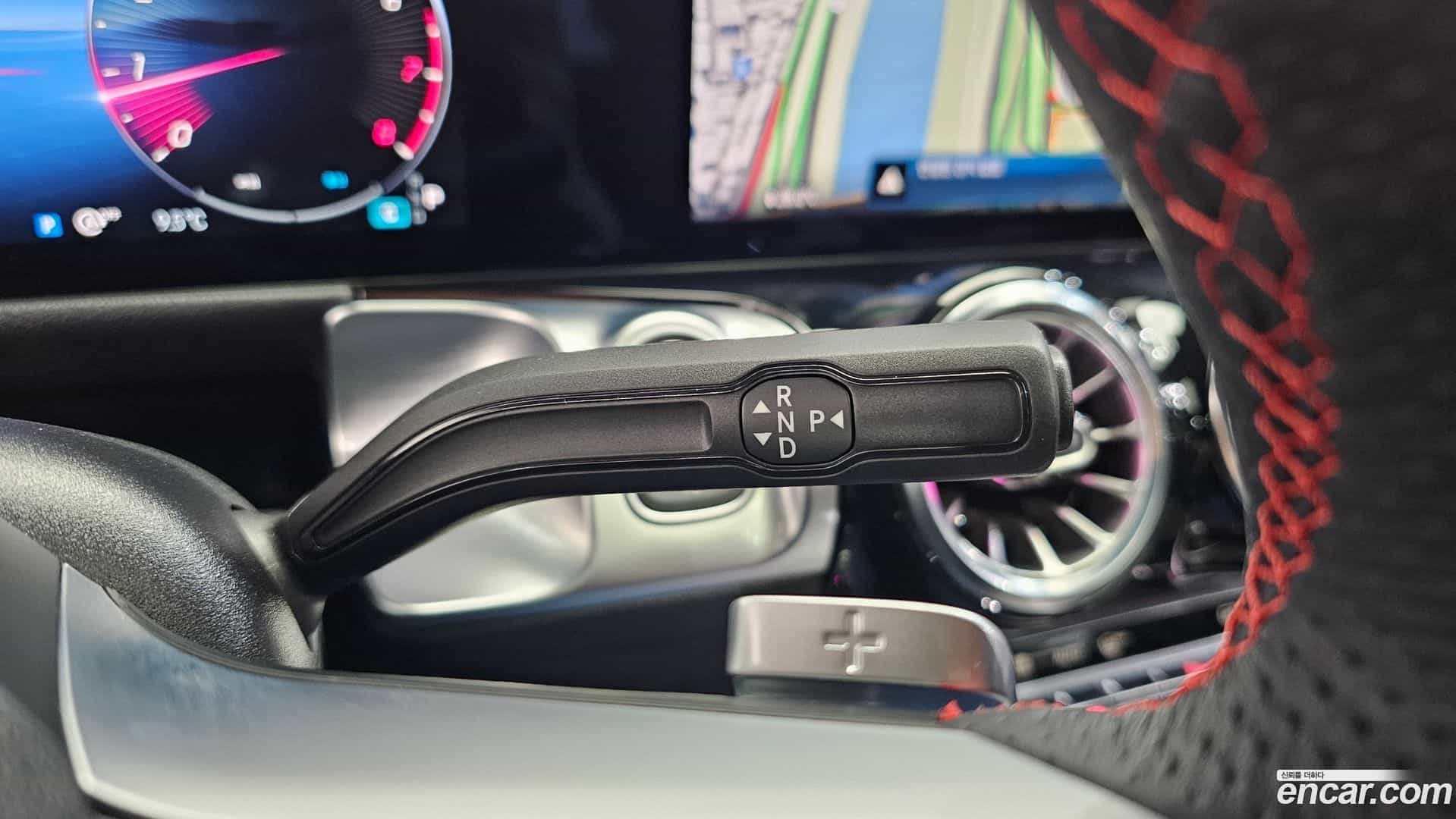 GLB-Class Mercedes-Benz 2025.4-INNER-009