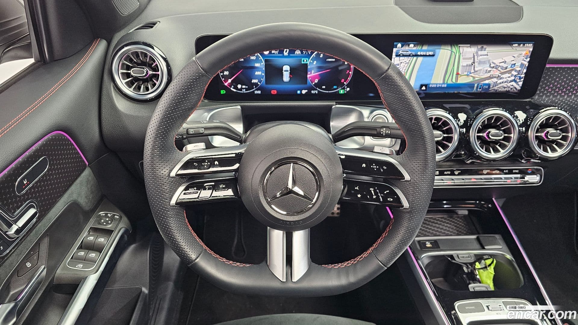 Main__Slider__Photo:GLB-Class Mercedes-Benz 2025.4-12