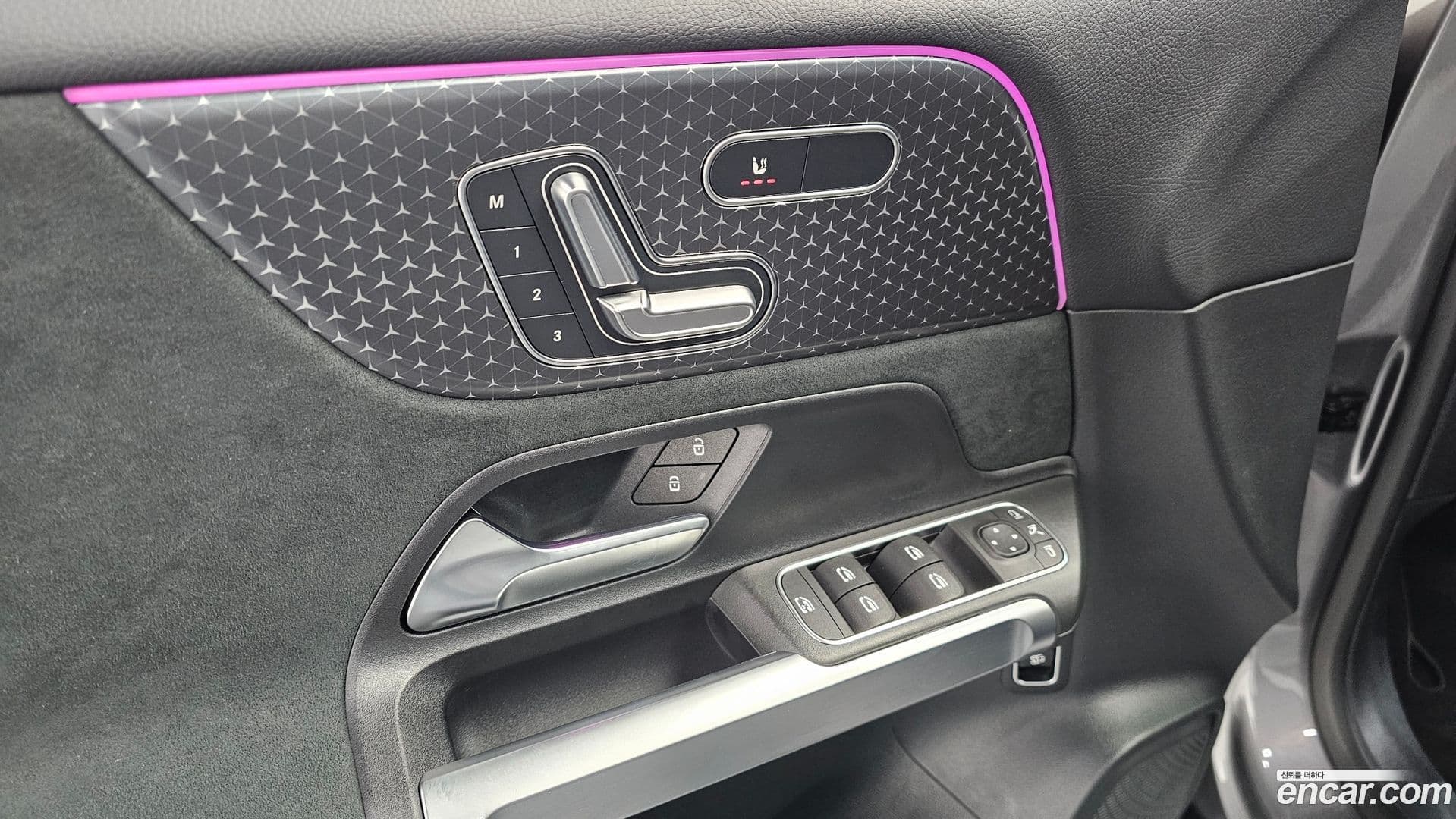 Main__Slider__Photo:GLB-Class Mercedes-Benz 2025.4-13