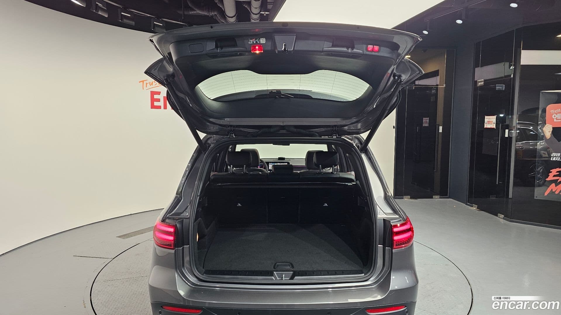 Main__Slider__Photo:GLB-Class Mercedes-Benz 2025.4-19