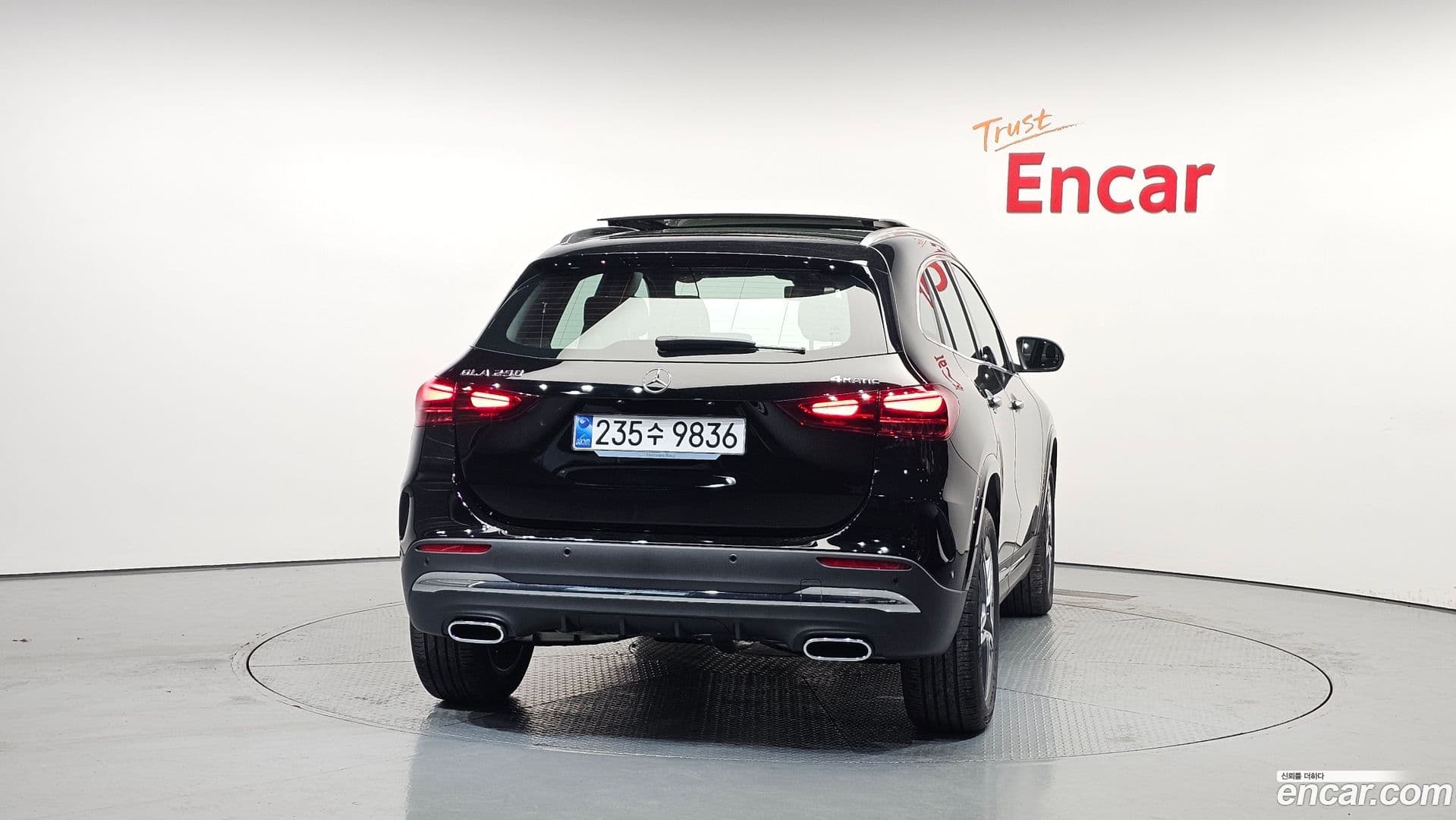 Main__Slider__Photo:GLA-Class Mercedes-Benz 2025.4-3