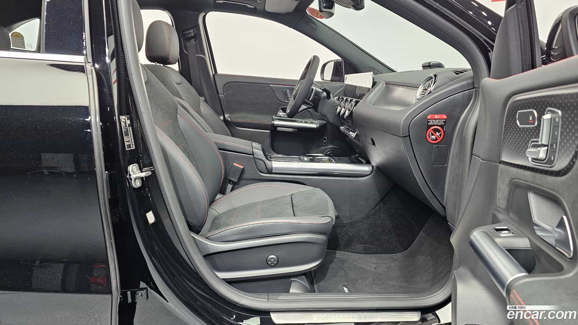 GLA-Class Mercedes-Benz 2025.4-OPTION-015