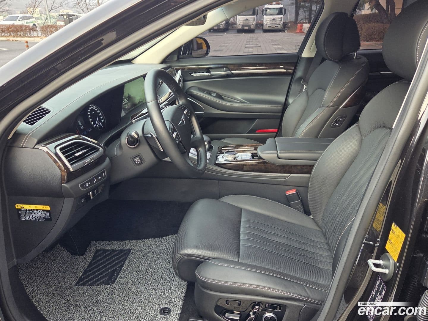 Main__Slider__Photo:G90 Genesis 2019.3-5