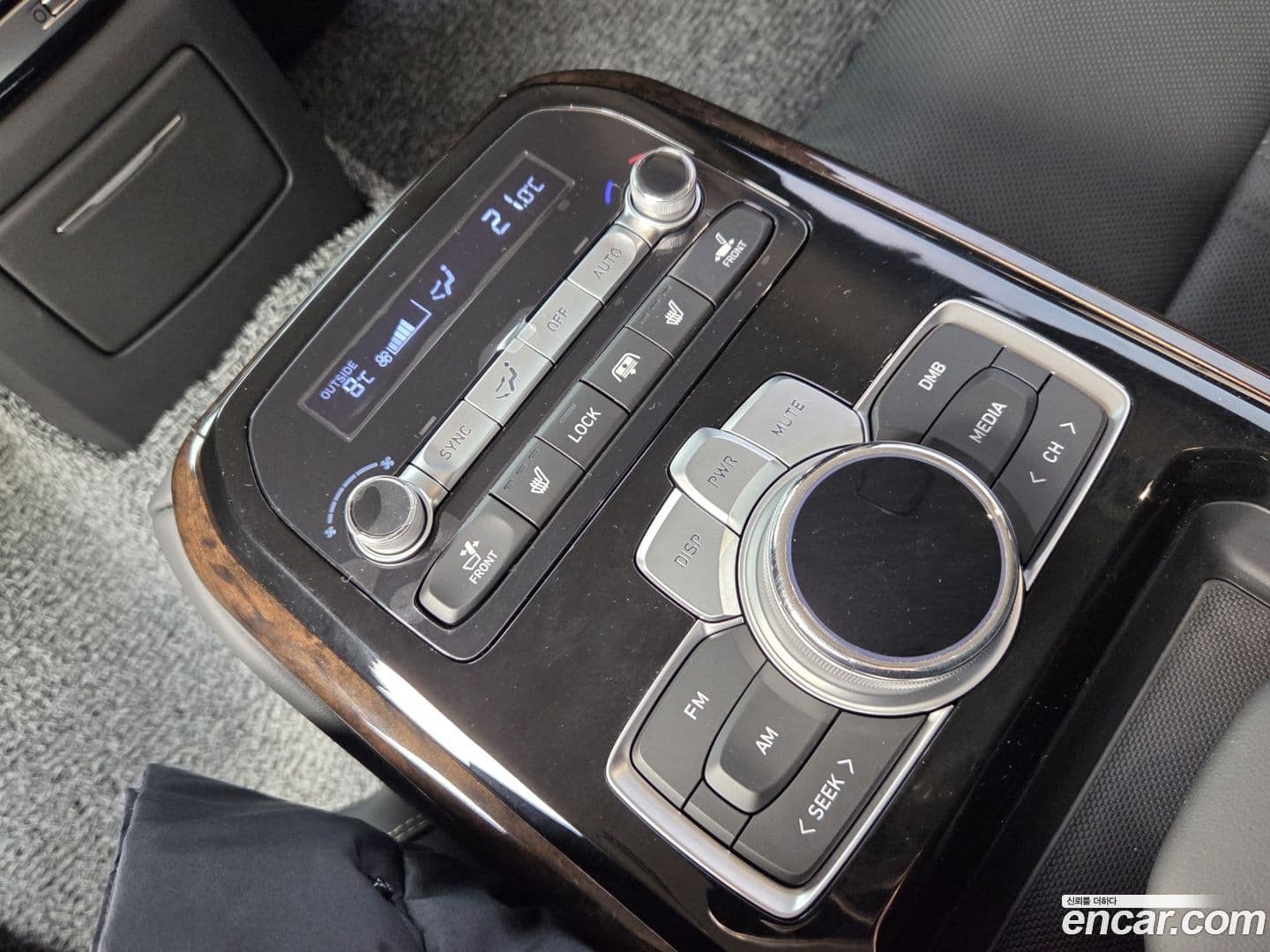 Main__Slider__Photo:G90 Genesis 2019.3-8