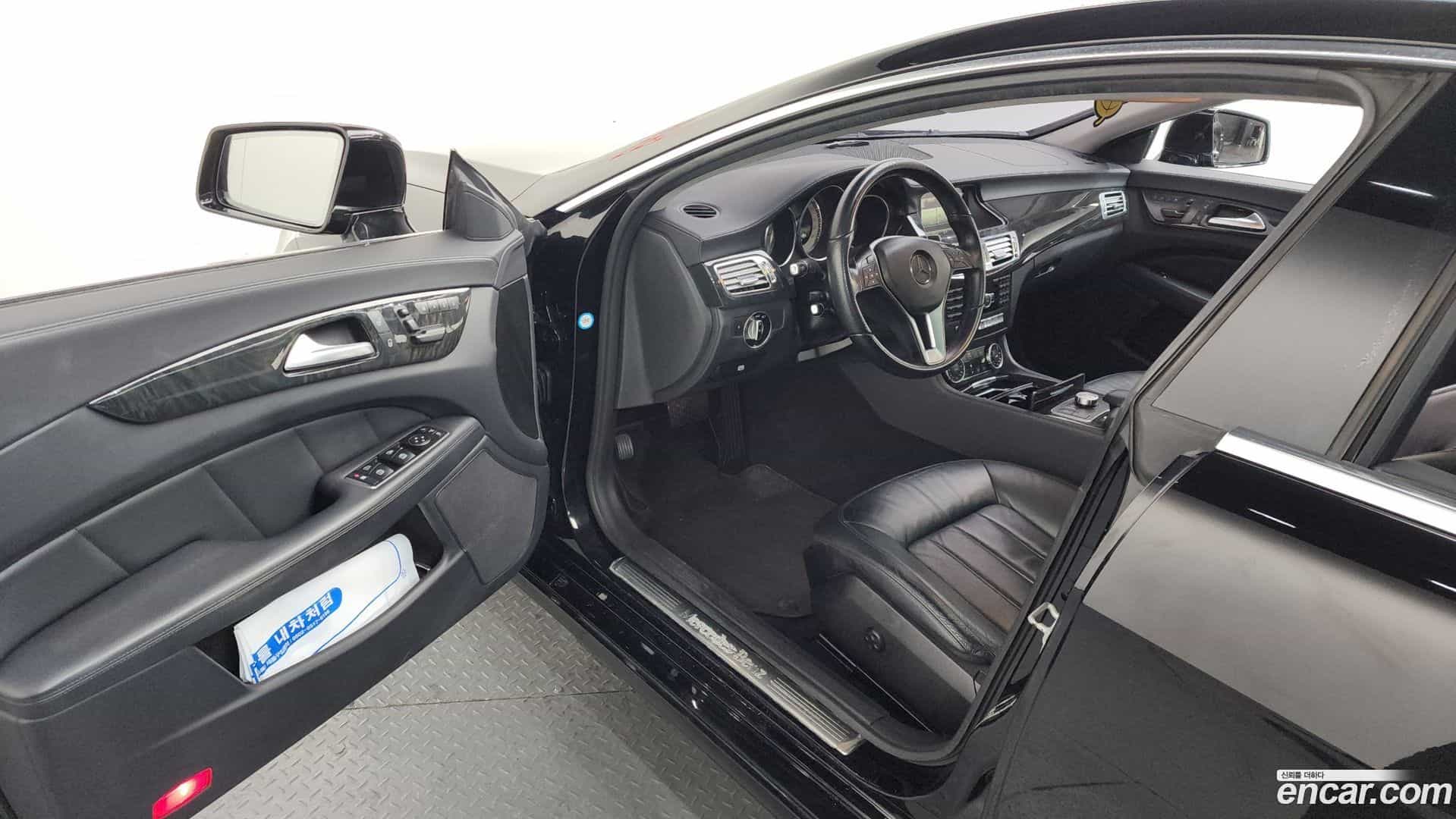 CLS-Class Mercedes-Benz 2014.3-INNER-010