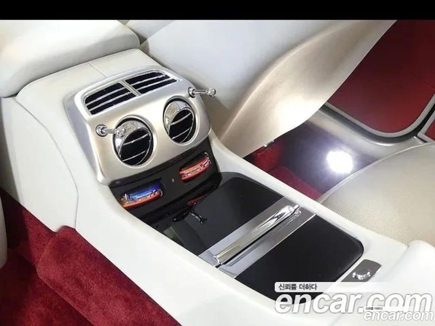 Main__Slider__Photo:Wraith Rolls-Royce 2019.3-11