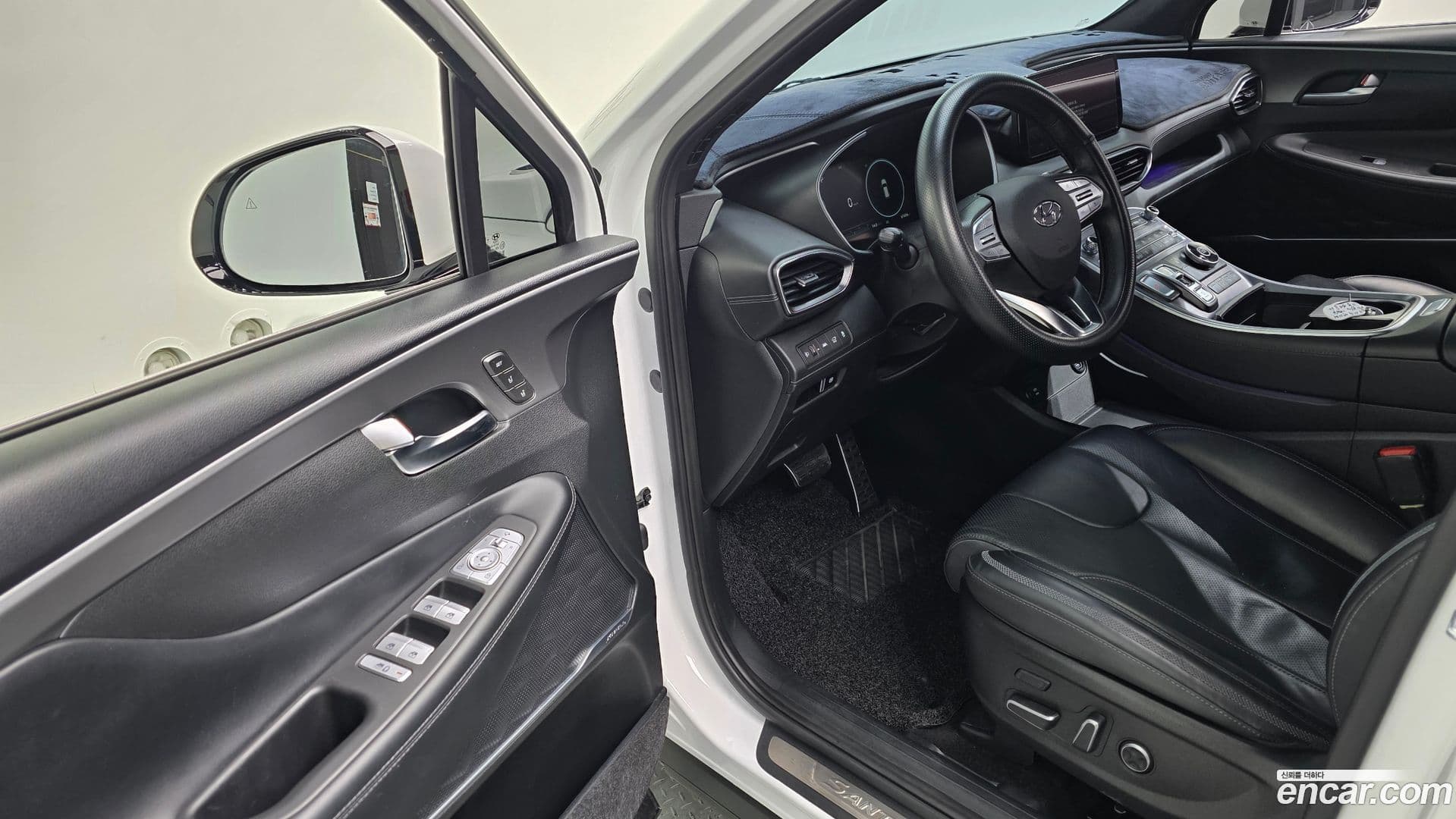 Main__Slider__Photo:Santafe Hyundai 2021.11-12