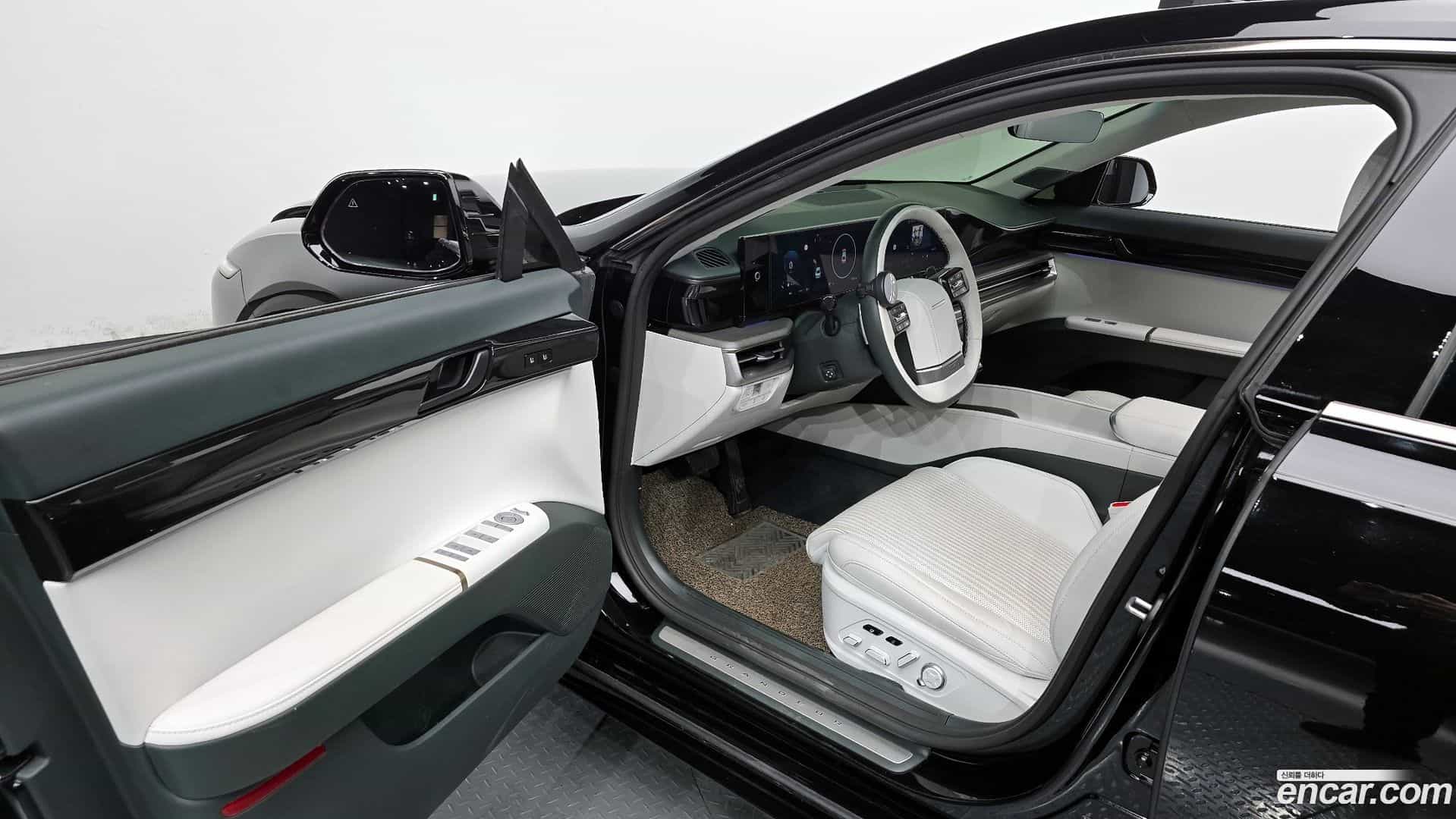 Grandeur Hyundai 2023.1-INNER-010