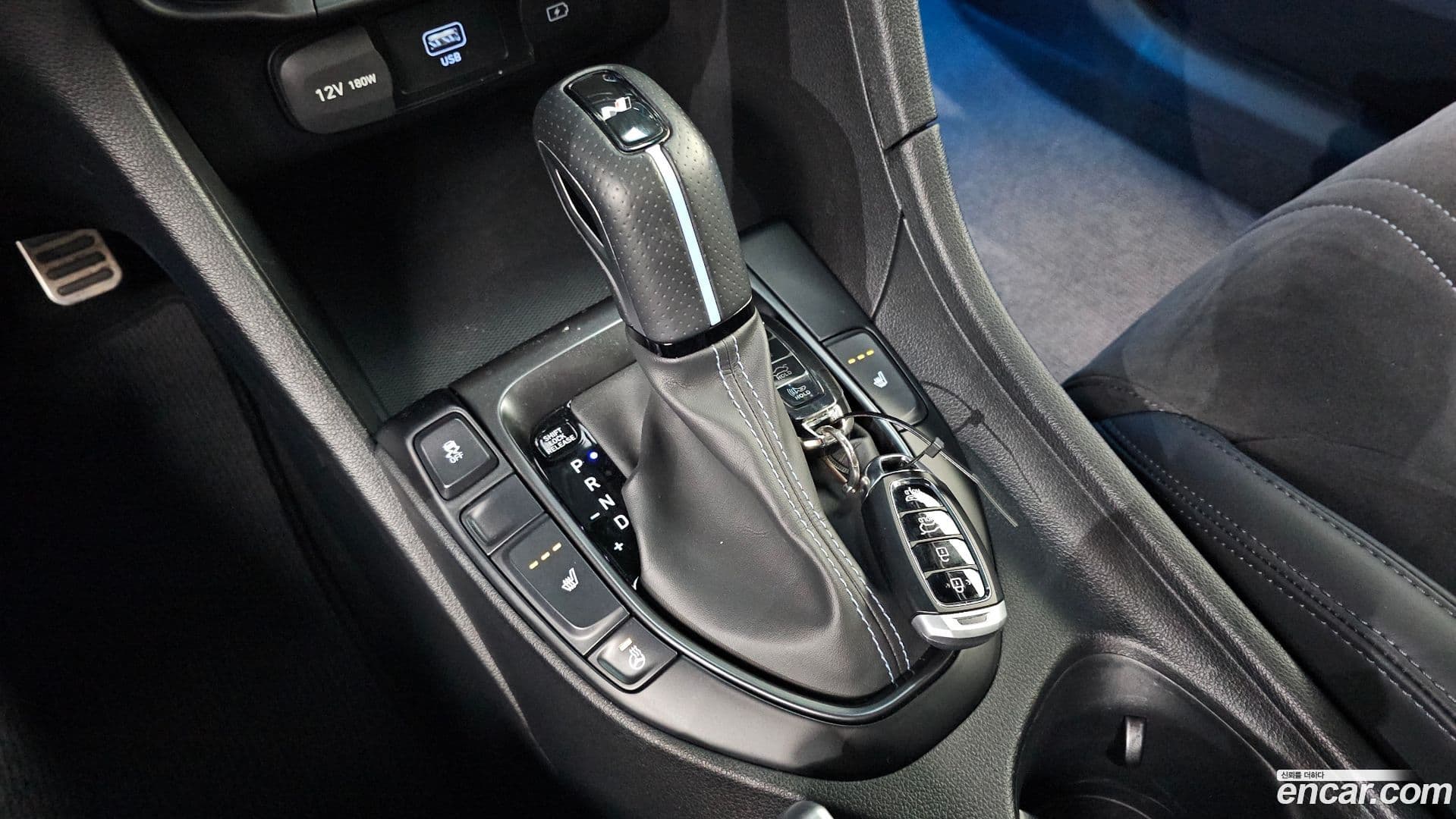 Main__Slider__Photo:Veloster Hyundai 2021.2-8