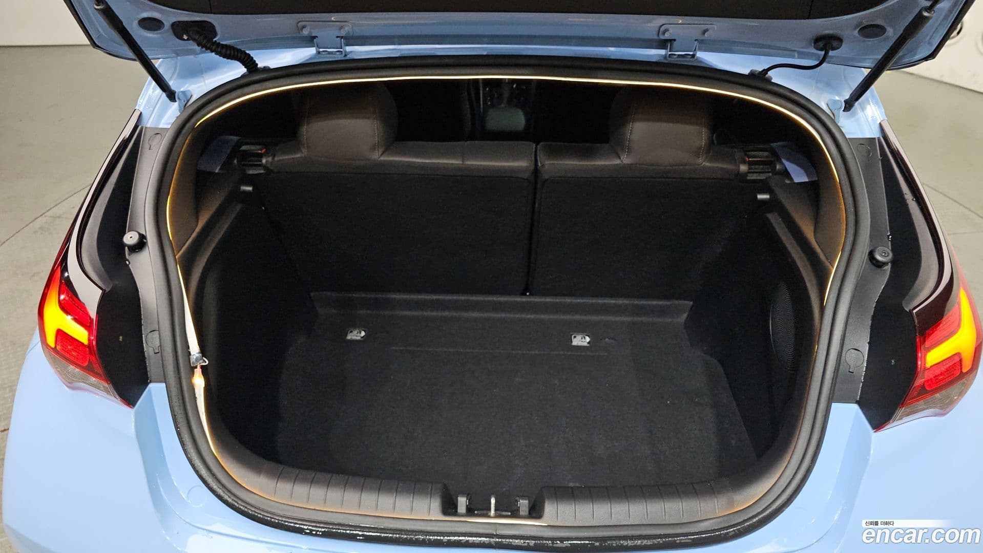 Main__Slider__Photo:Veloster Hyundai 2021.2-19