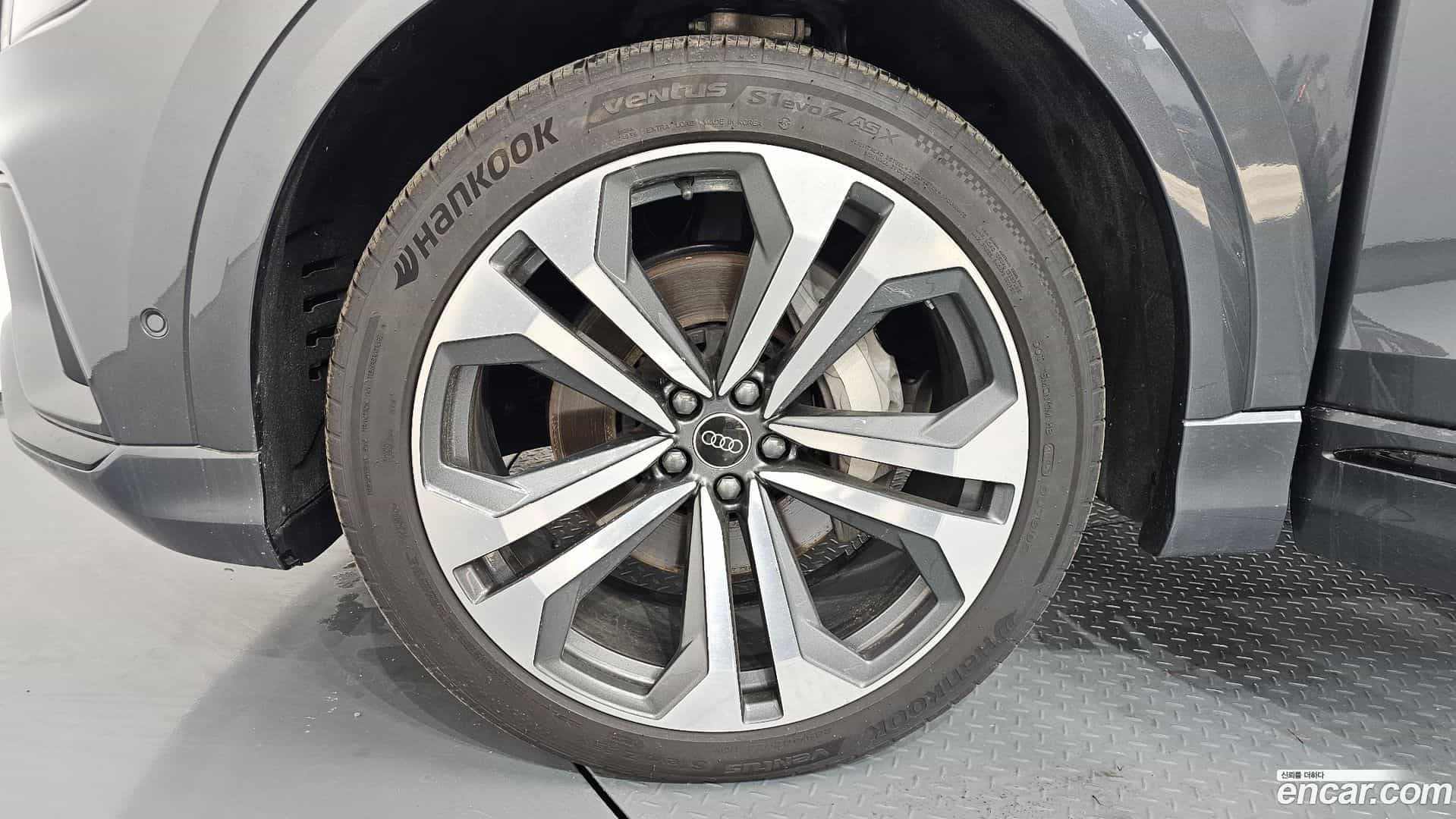 Q8 Audi 2023.8-OUTER-005