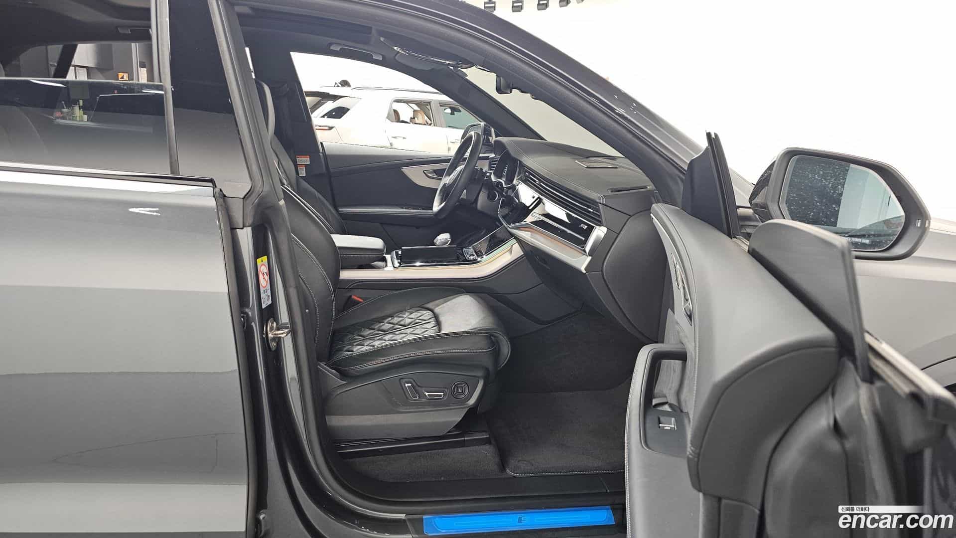 Q8 Audi 2023.8-OPTION-015