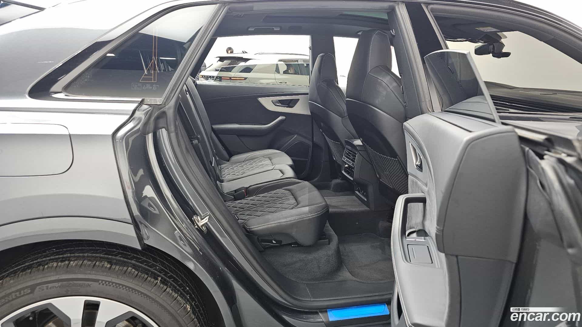 Q8 Audi 2023.8-OPTION-016