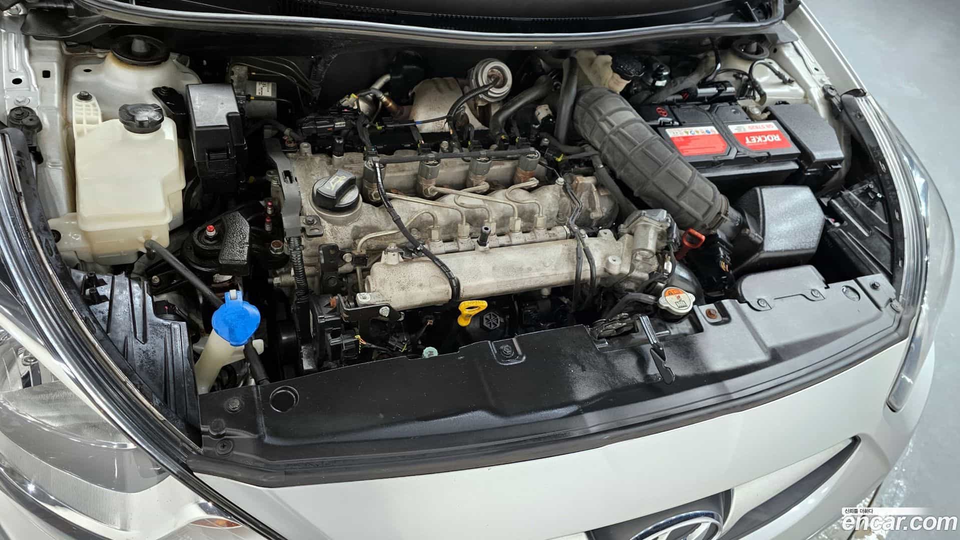 Accent Hyundai 2012.10-INNER-006