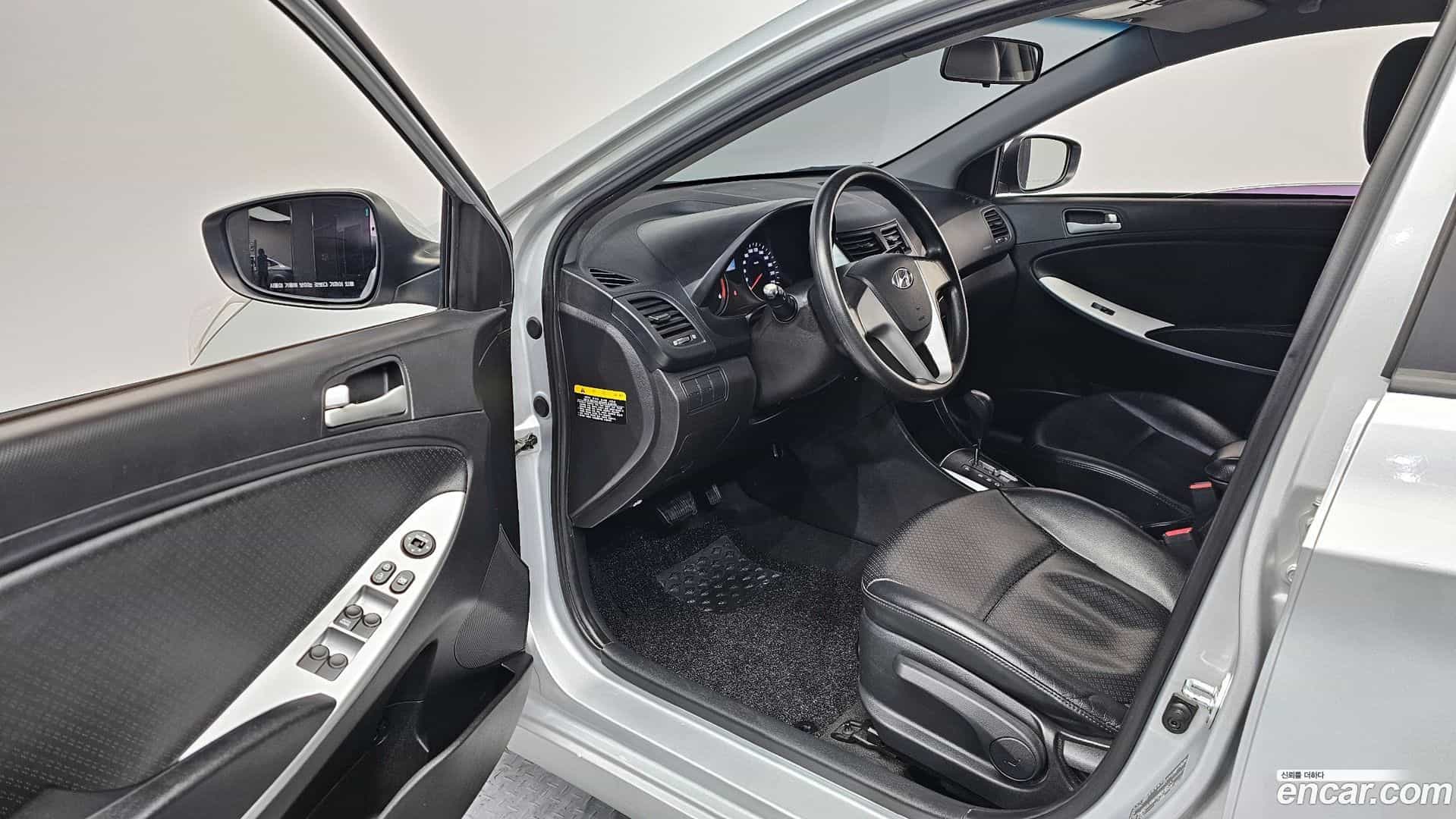 Accent Hyundai 2012.10-OPTION-015