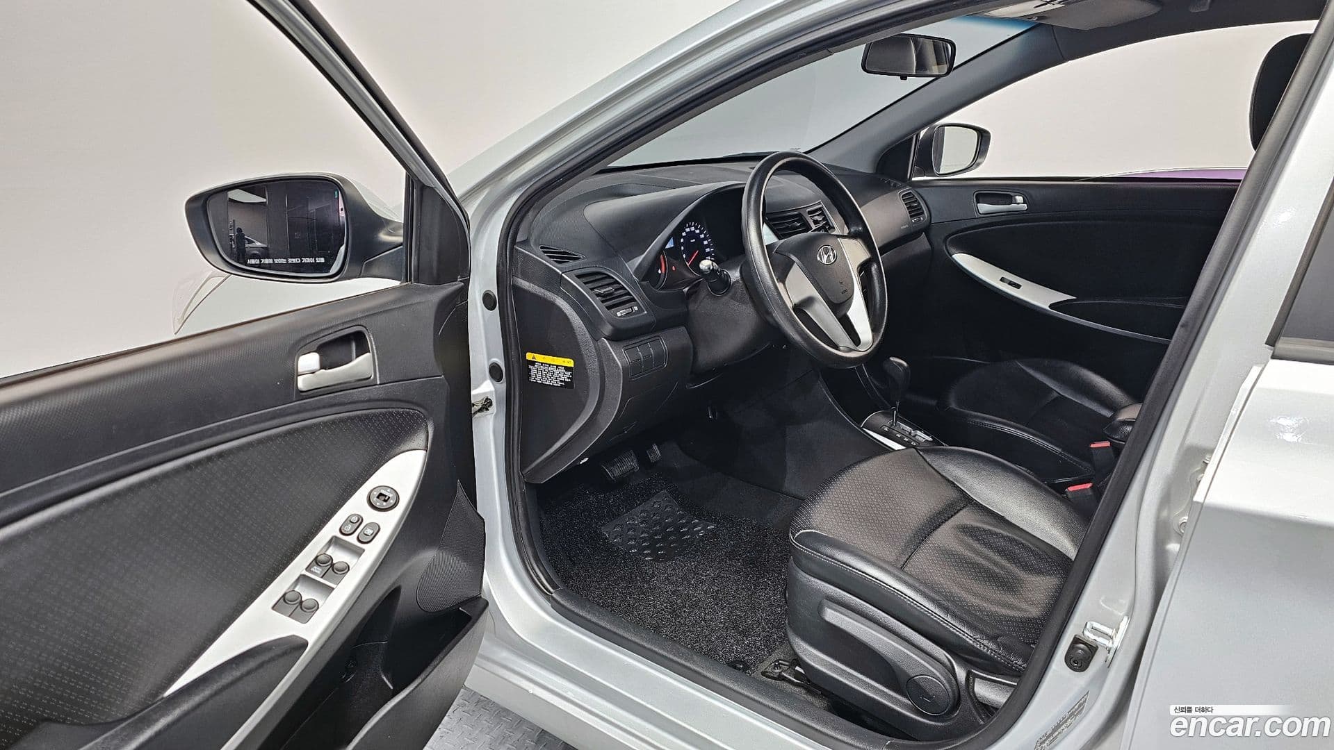 Main__Slider__Photo:Accent Hyundai 2012.10-10