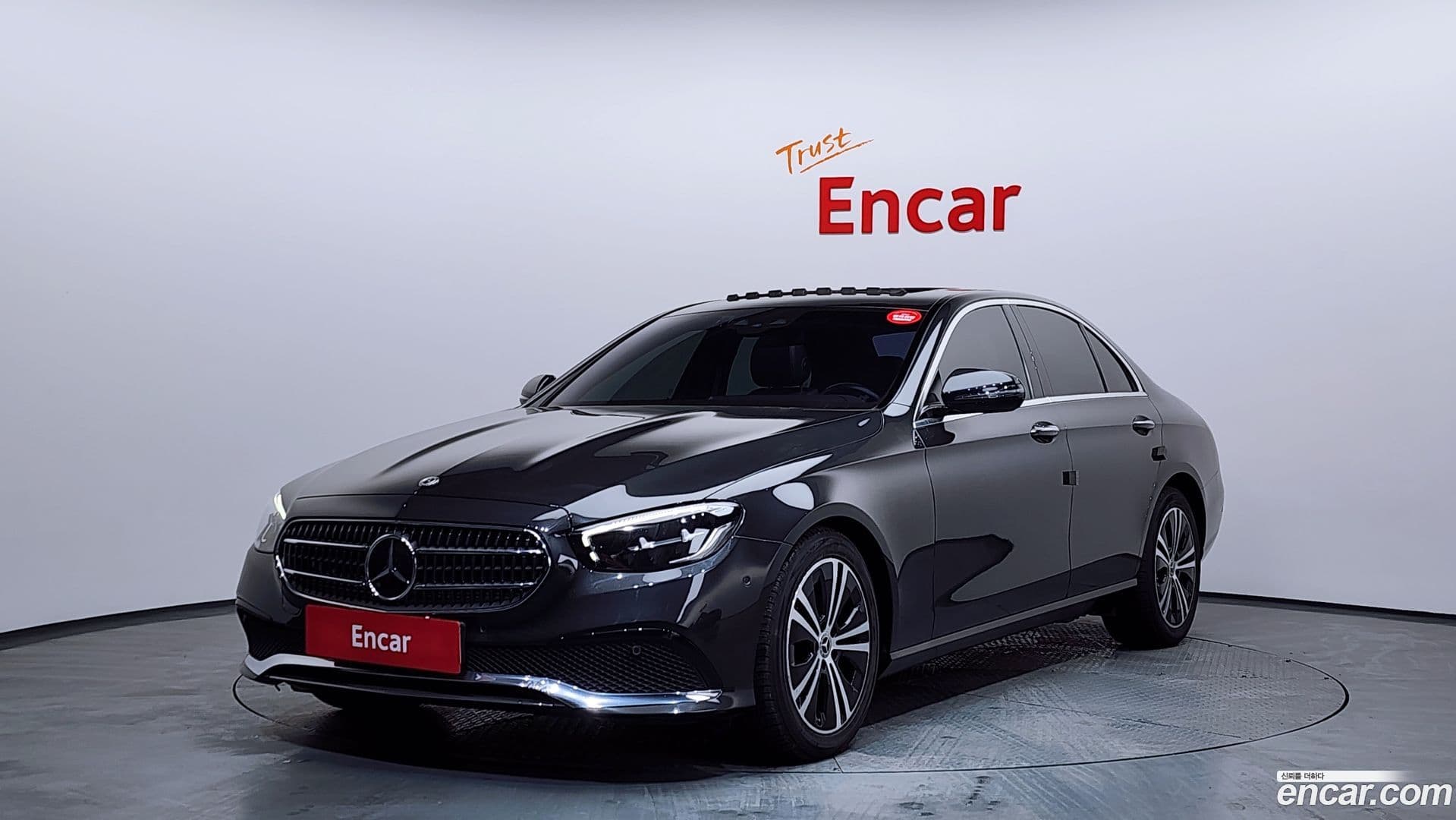 Main__Slider__Photo:E-Class Mercedes-Benz 2021.1-0