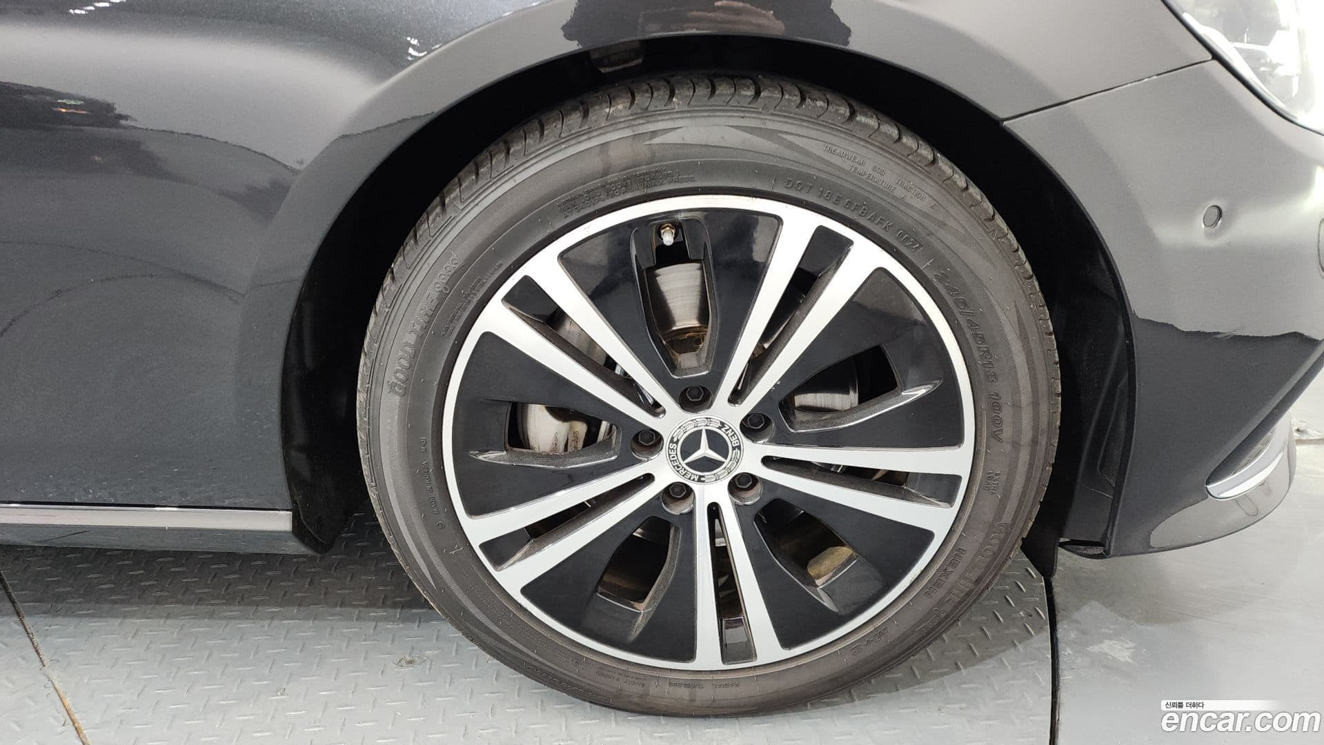 Main__Slider__Photo:E-Class Mercedes-Benz 2021.1-4