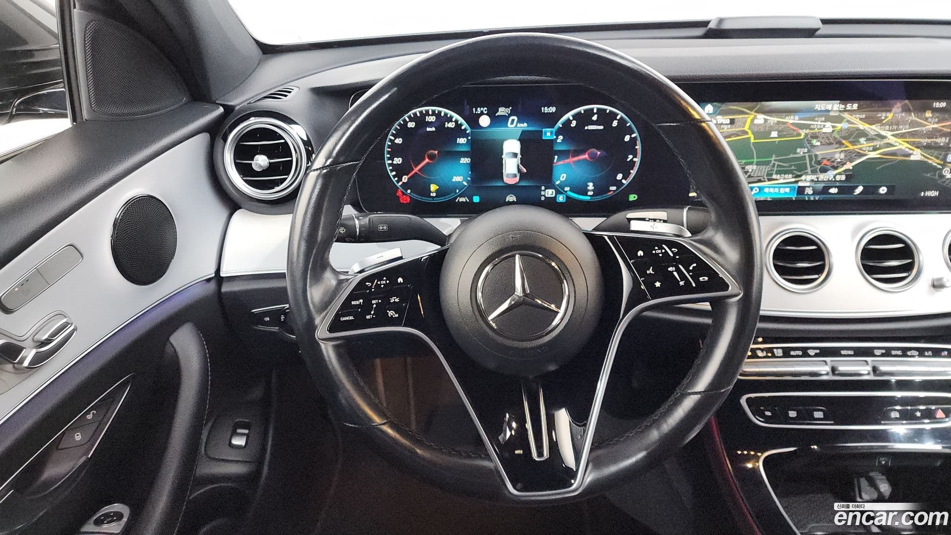 Main__Slider__Photo:E-Class Mercedes-Benz 2021.1-12