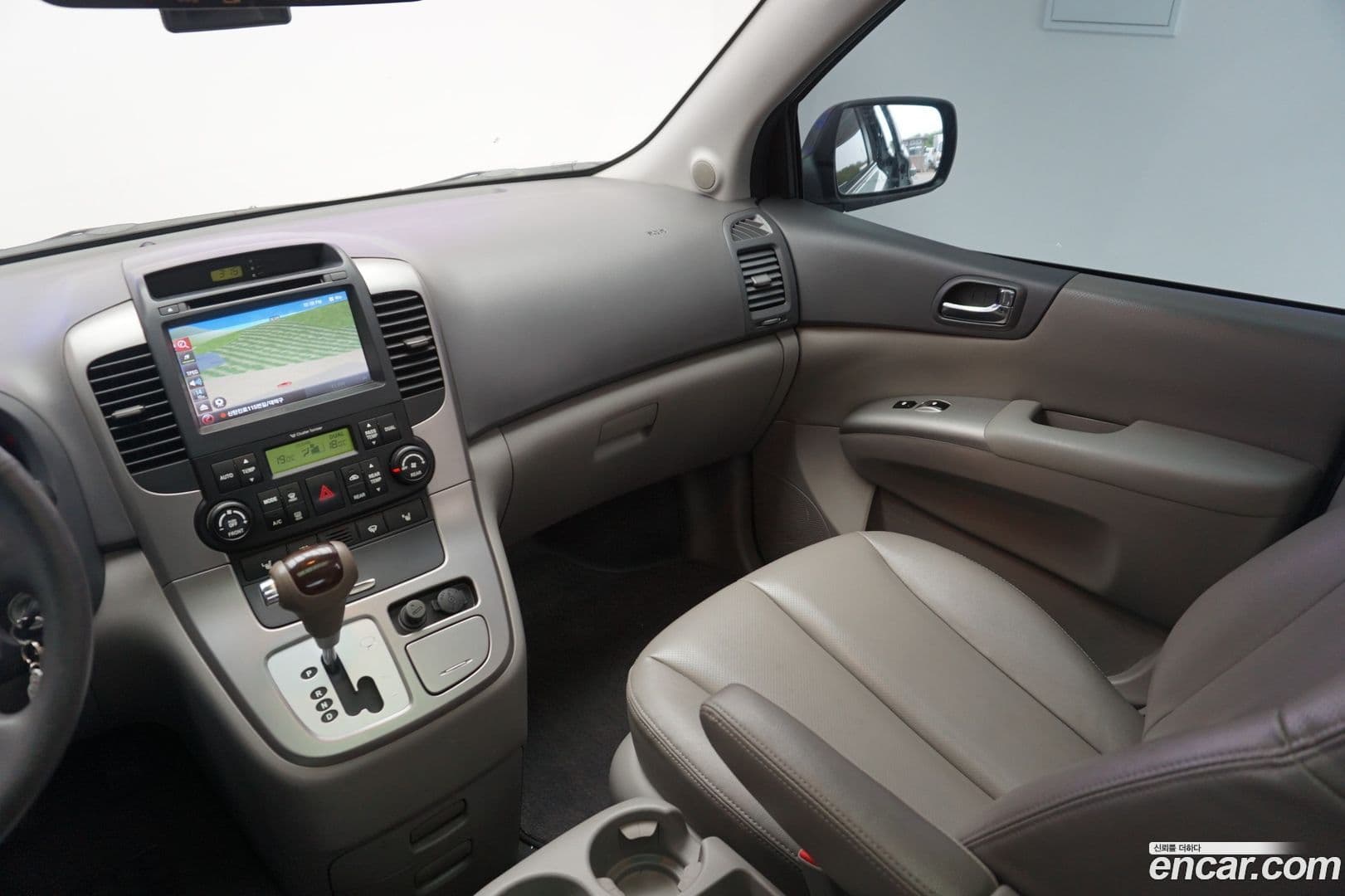 Main__Slider__Photo:Canival Kia 2013.0-5