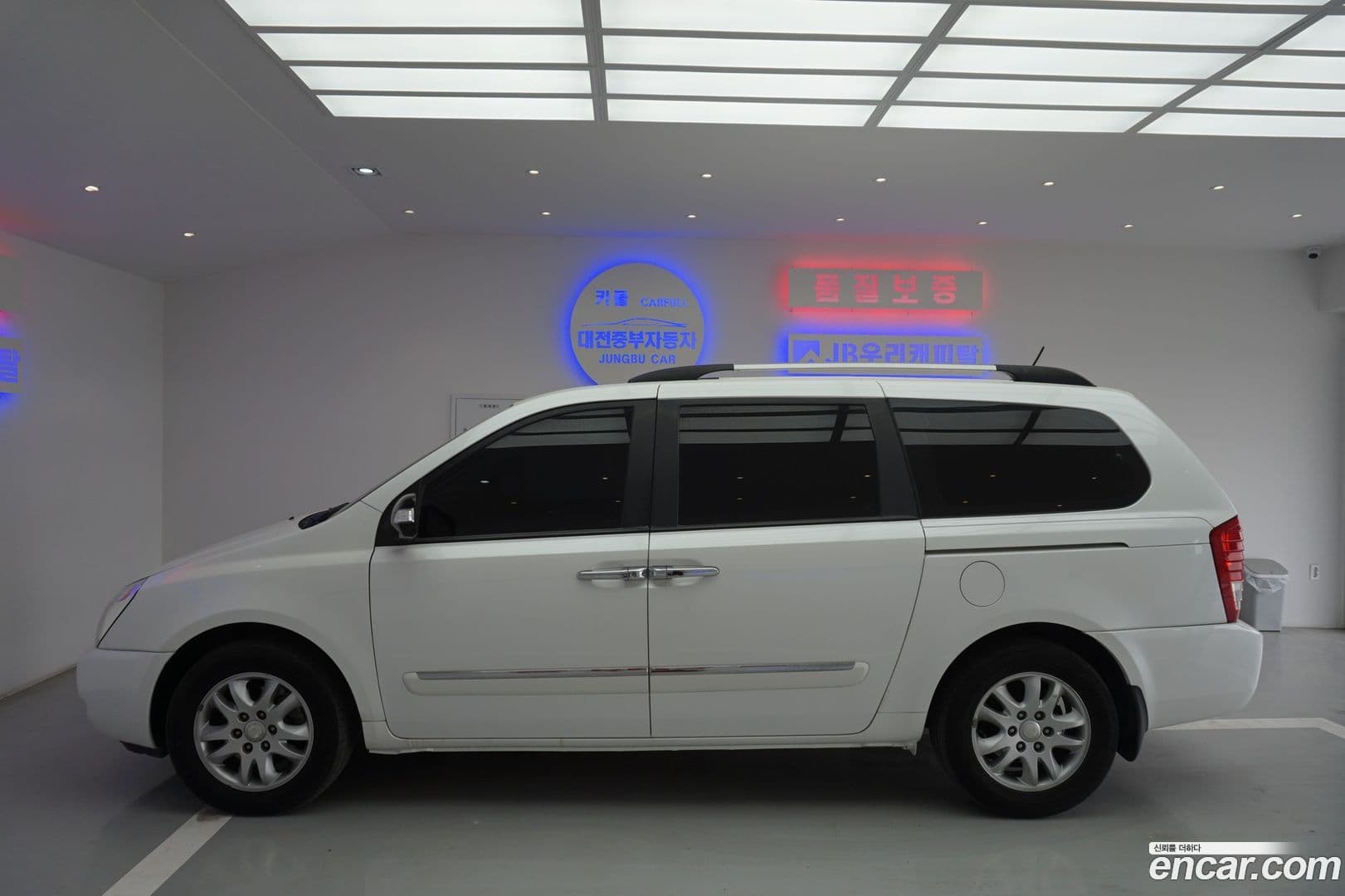 Main__Slider__Photo:Canival Kia 2013.0-12