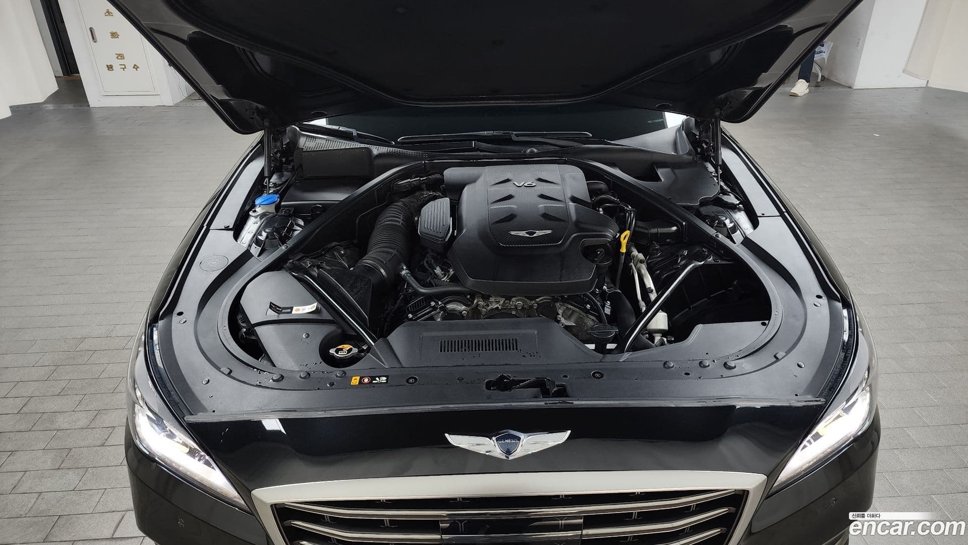 Main__Slider__Photo:G80 Genesis 2019.3-5