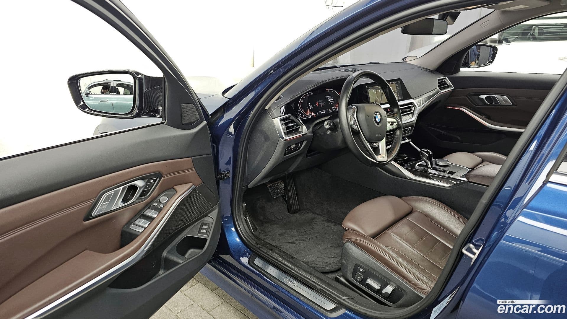 Main__Slider__Photo:3-Series BMW 2022.8-9