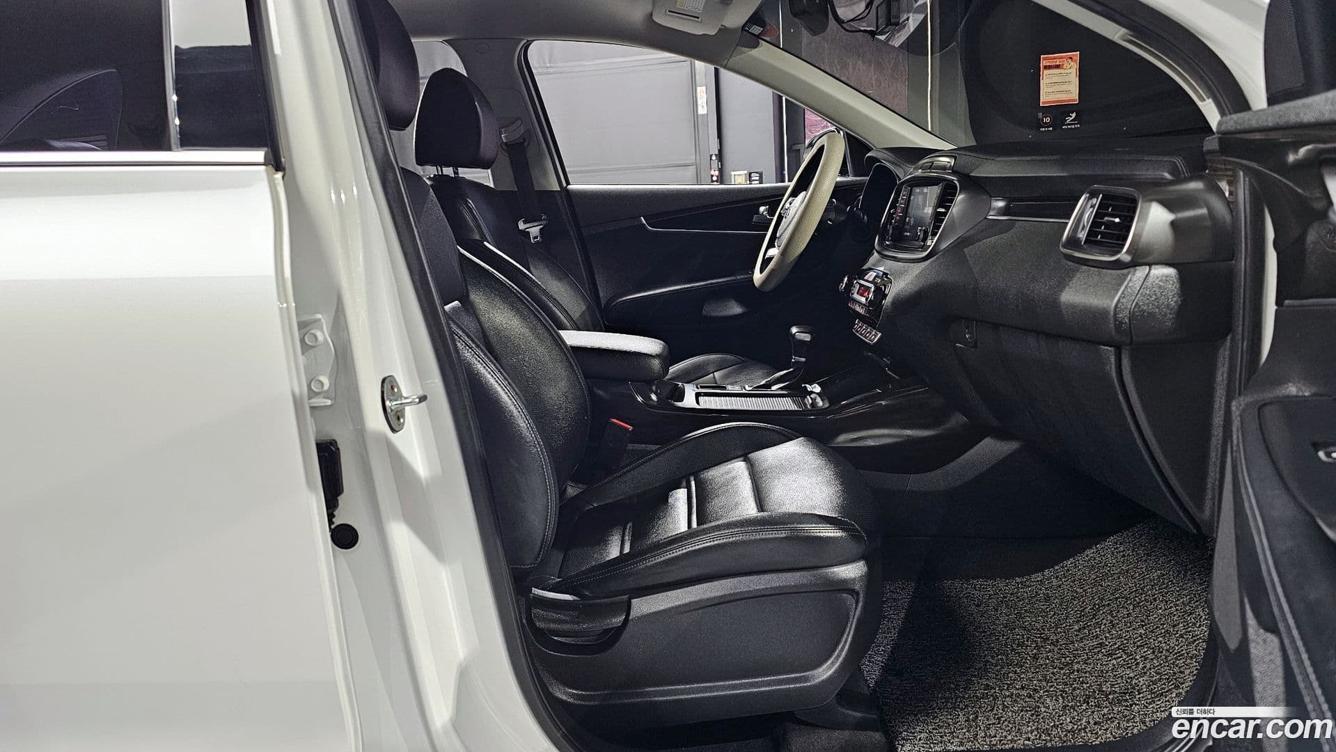 Main__Slider__Photo:Sorento Kia 2017.8-10