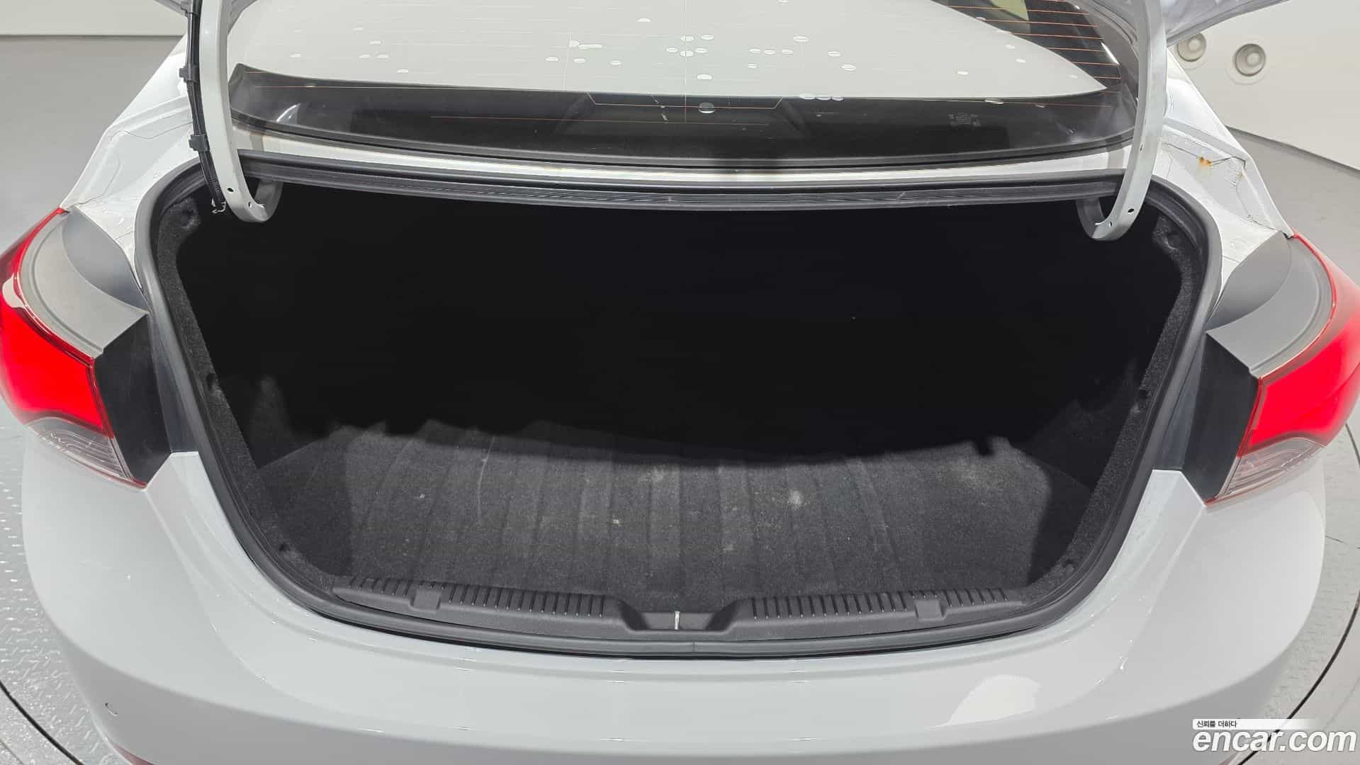 AVANTE Hyundai 2015.7-OPTION-024