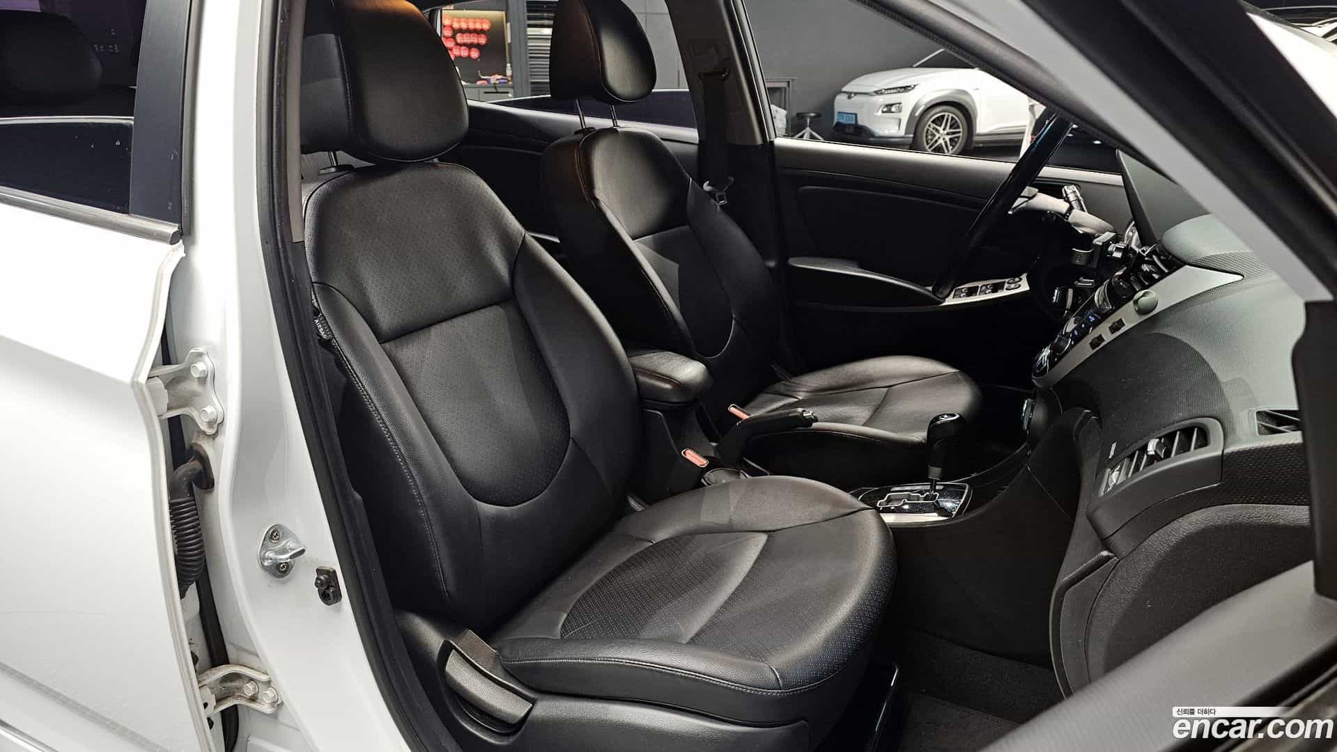 Accent Hyundai 2017.4-INNER-010