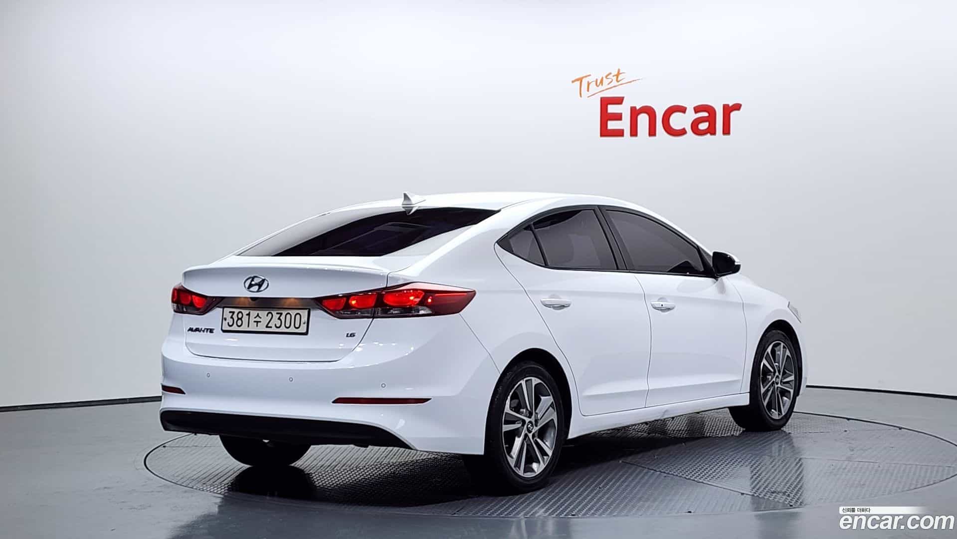 AVANTE Hyundai 2017.8-OUTER-002