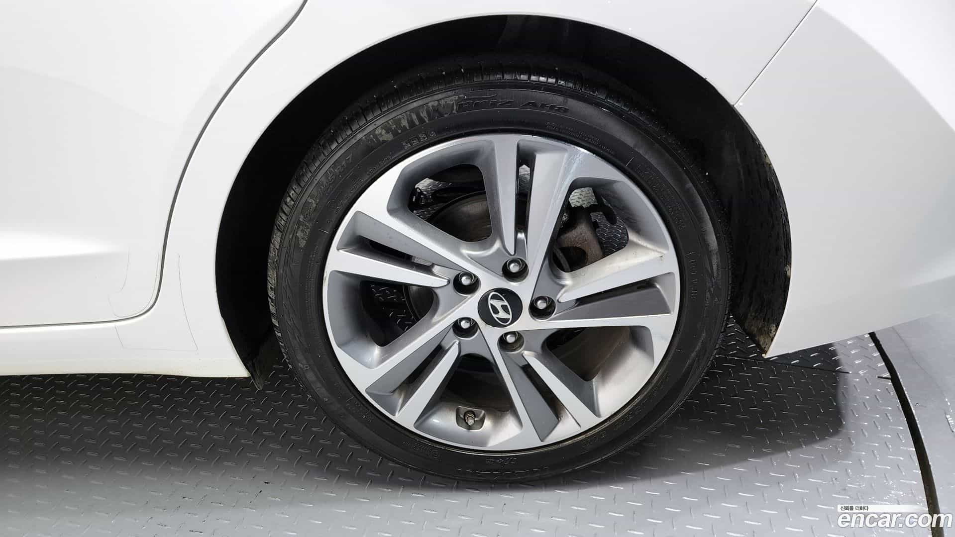 AVANTE Hyundai 2017.8-OUTER-005