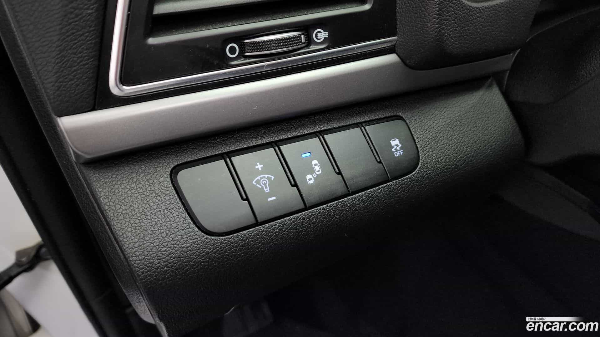 AVANTE Hyundai 2017.8-OPTION-020