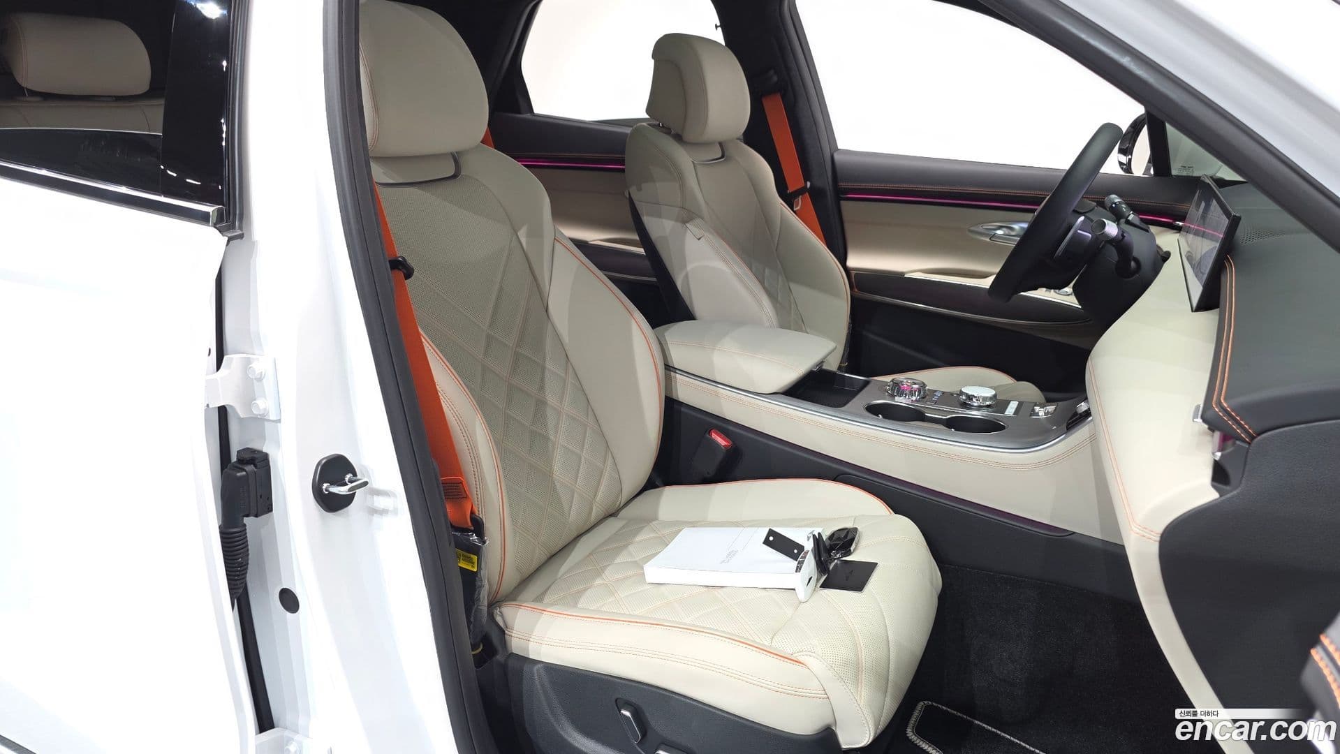 Main__Slider__Photo:GV70 Genesis 2025.4-9