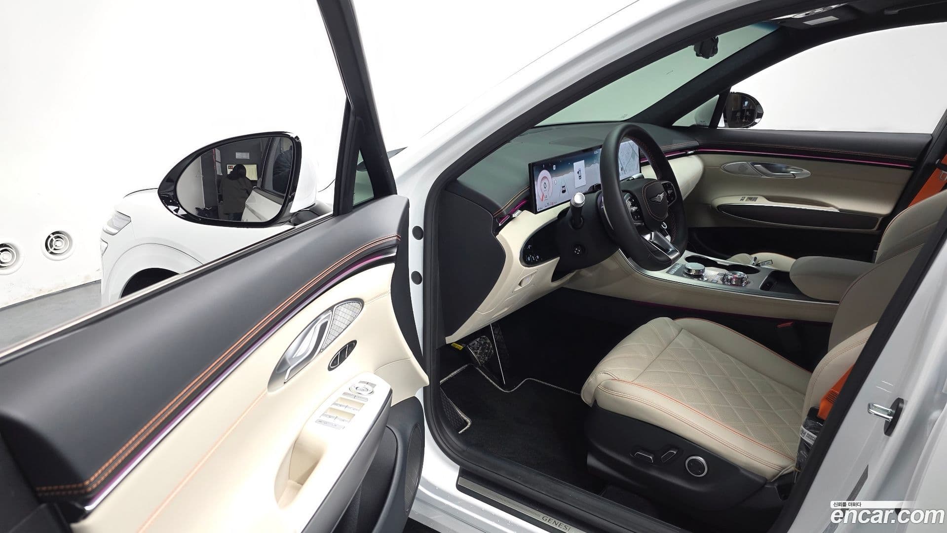 Main__Slider__Photo:GV70 Genesis 2025.4-11