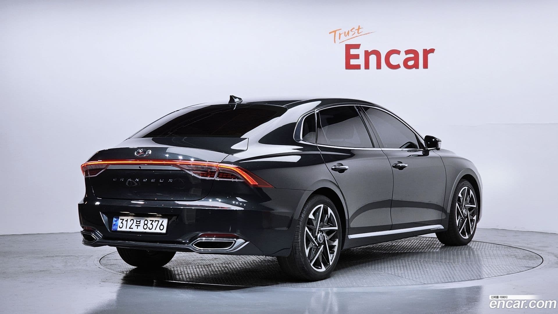 Main__Slider__Photo:Grandeur Hyundai 2020.6-1