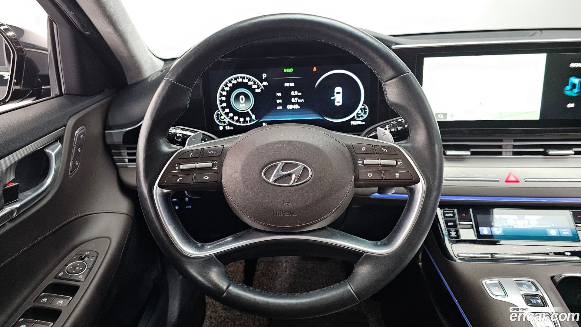 Main__Slider__Photo:Grandeur Hyundai 2020.6-12