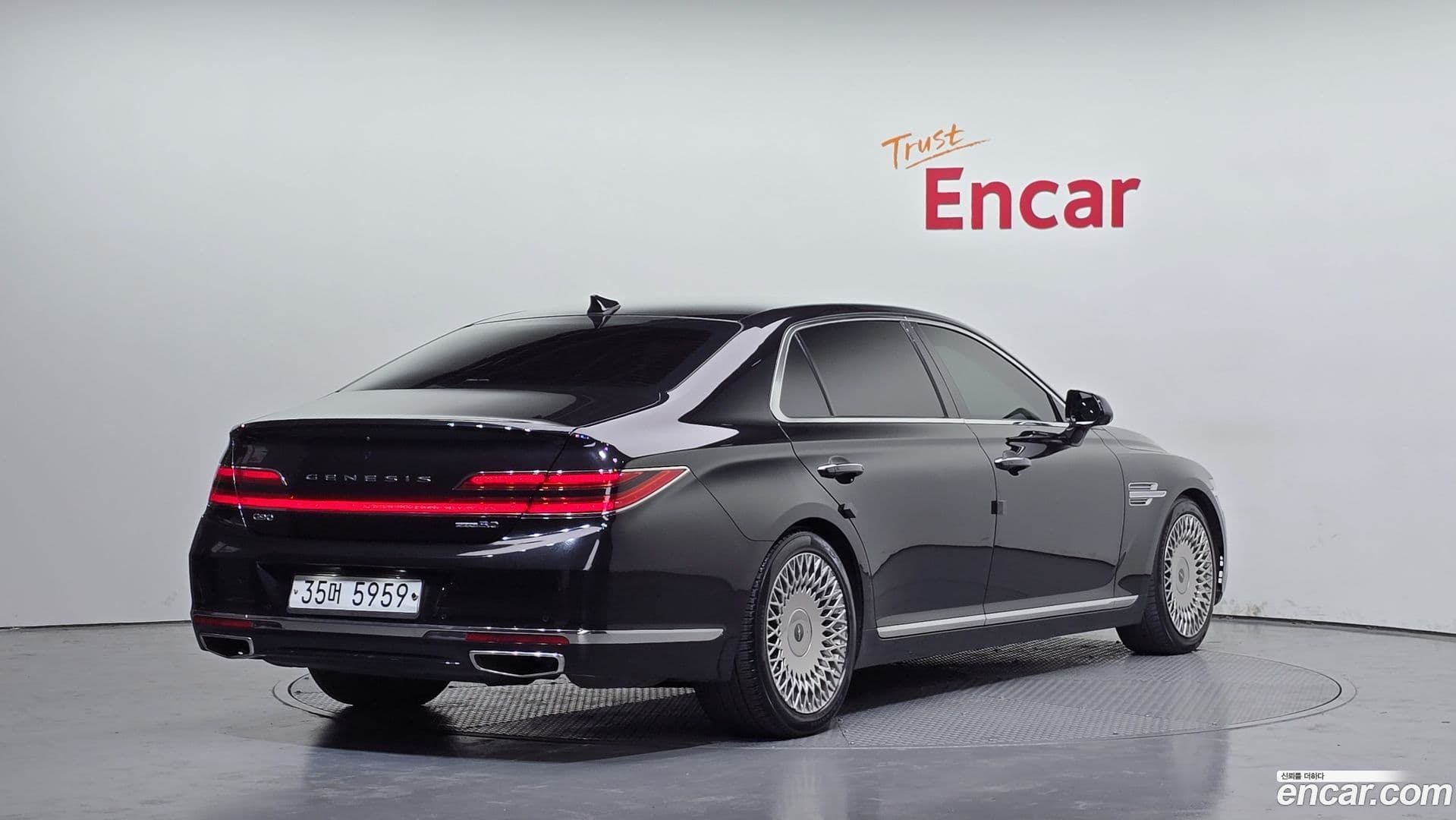 Main__Slider__Photo:G90 Genesis 2019.4-1