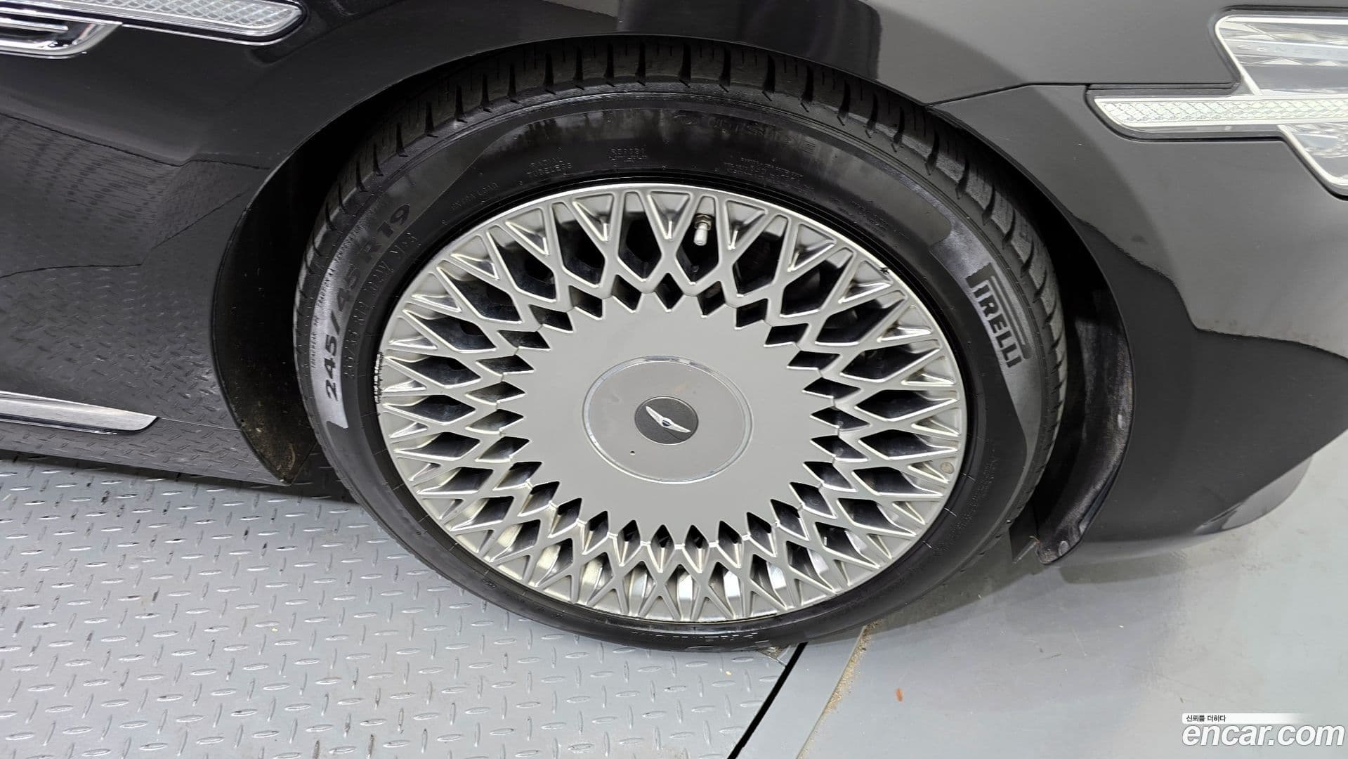 Main__Slider__Photo:G90 Genesis 2019.4-4