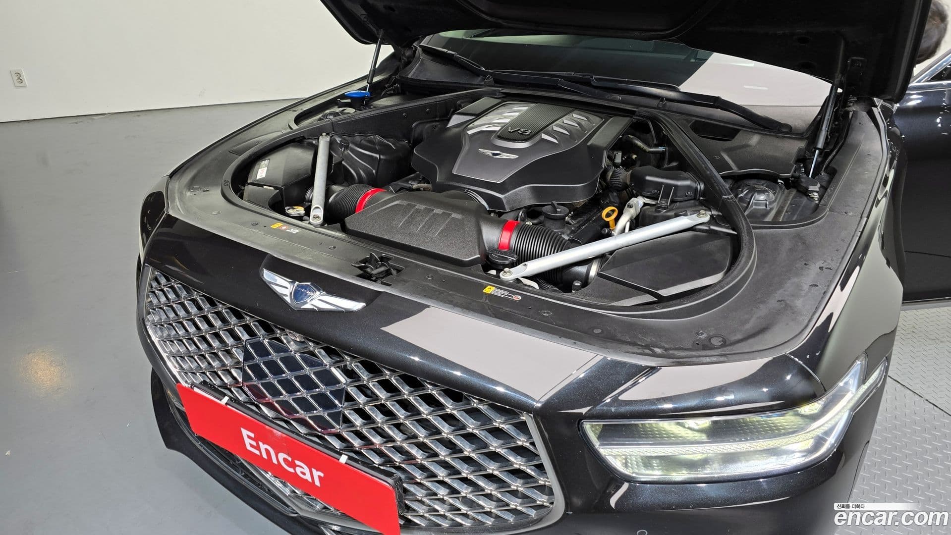 Main__Slider__Photo:G90 Genesis 2019.4-5