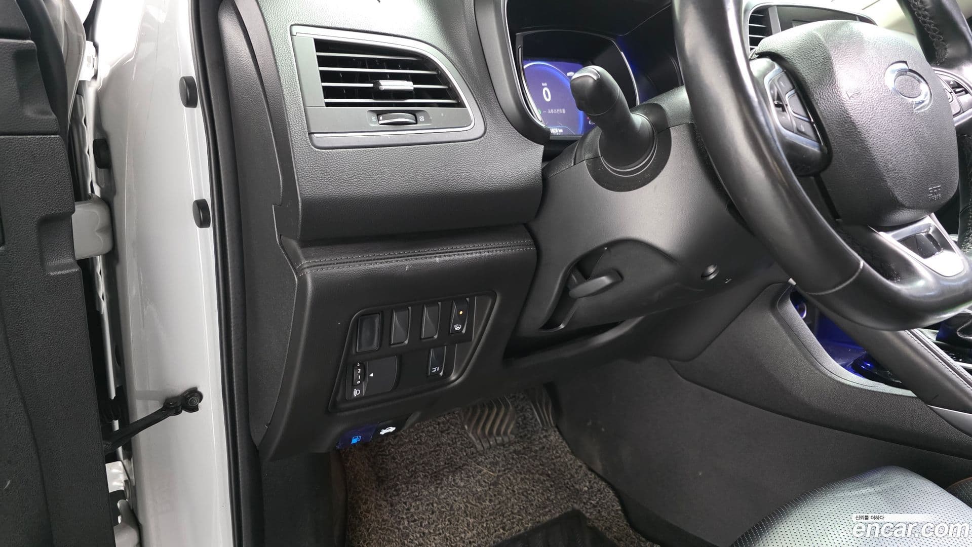 Main__Slider__Photo:QM6 Renault-KoreaSamsung 2021.2-12