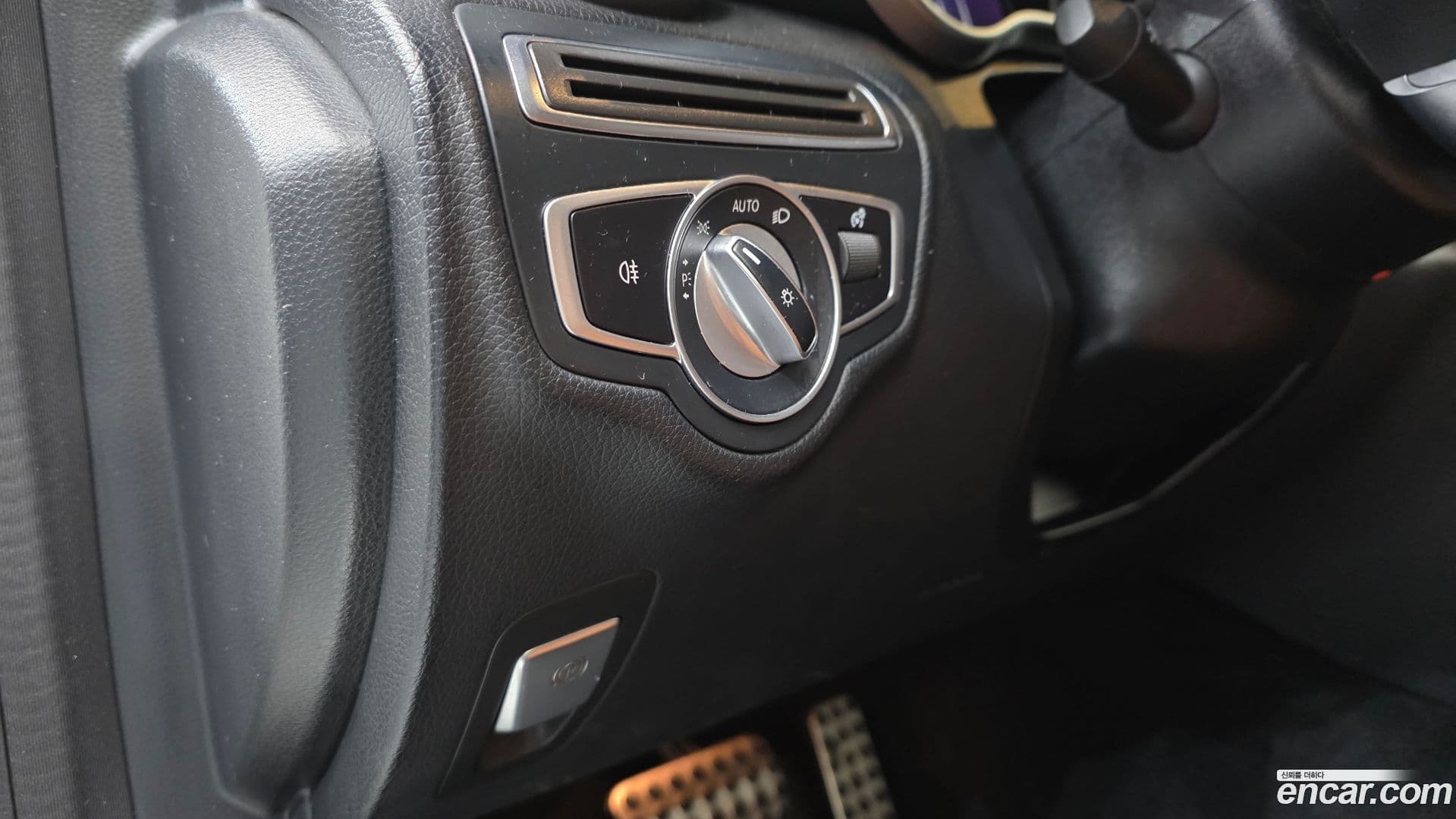 Main__Slider__Photo:C-Class Mercedes-Benz 2019.9-11