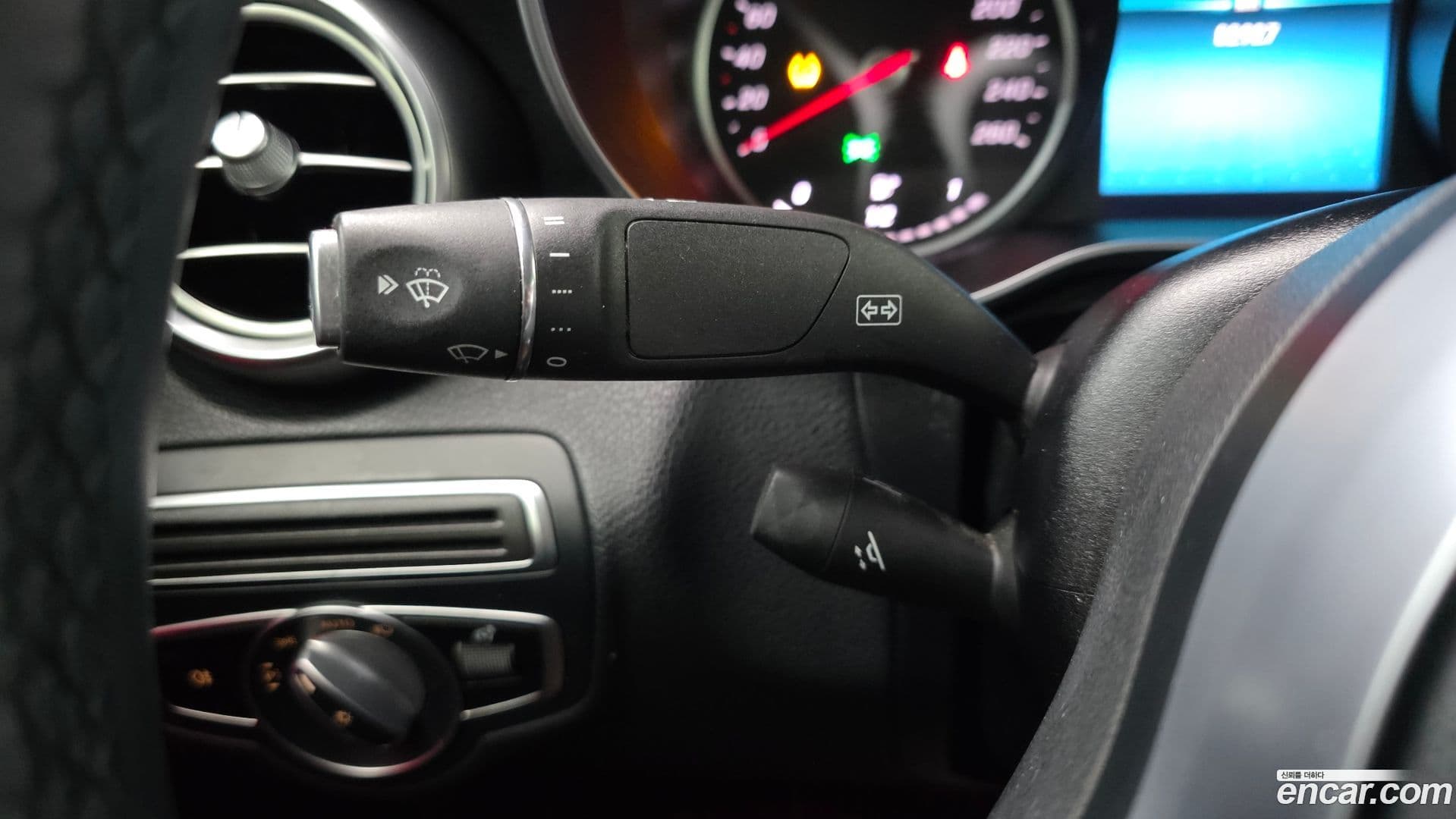 Main__Slider__Photo:C-Class Mercedes-Benz 2019.9-12