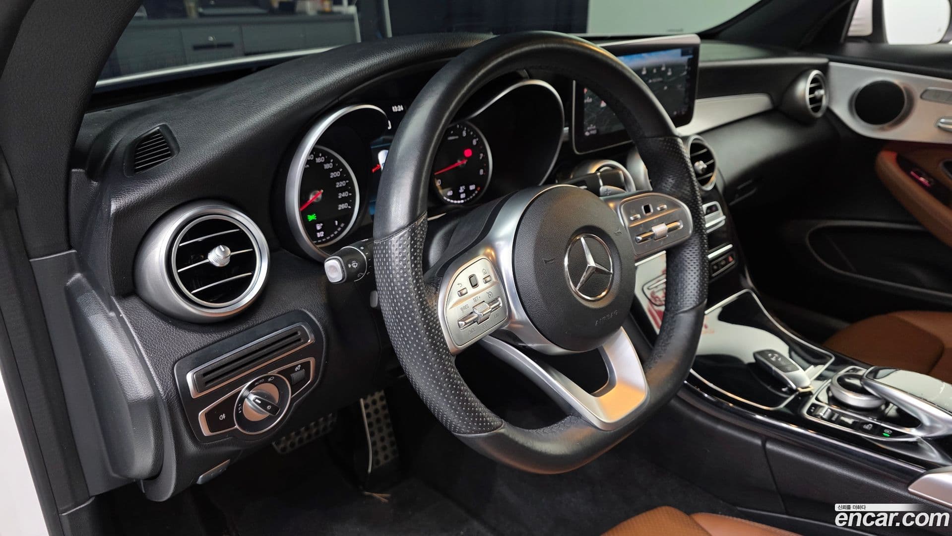 Main__Slider__Photo:C-Class Mercedes-Benz 2019.9-15