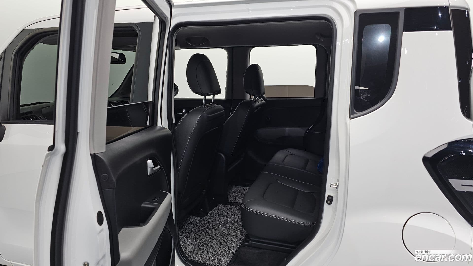 Main__Slider__Photo:RAY Kia 2023.1-10