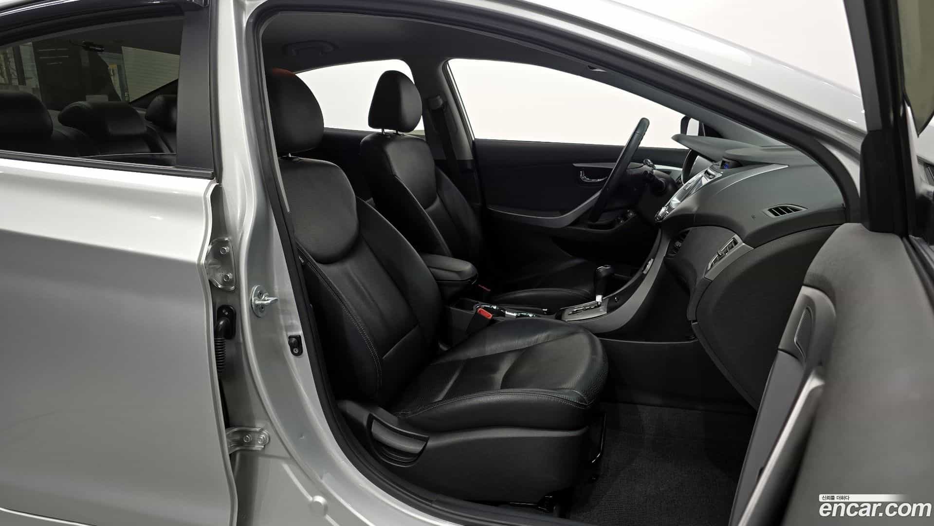 AVANTE Hyundai 2010.11-INNER-010