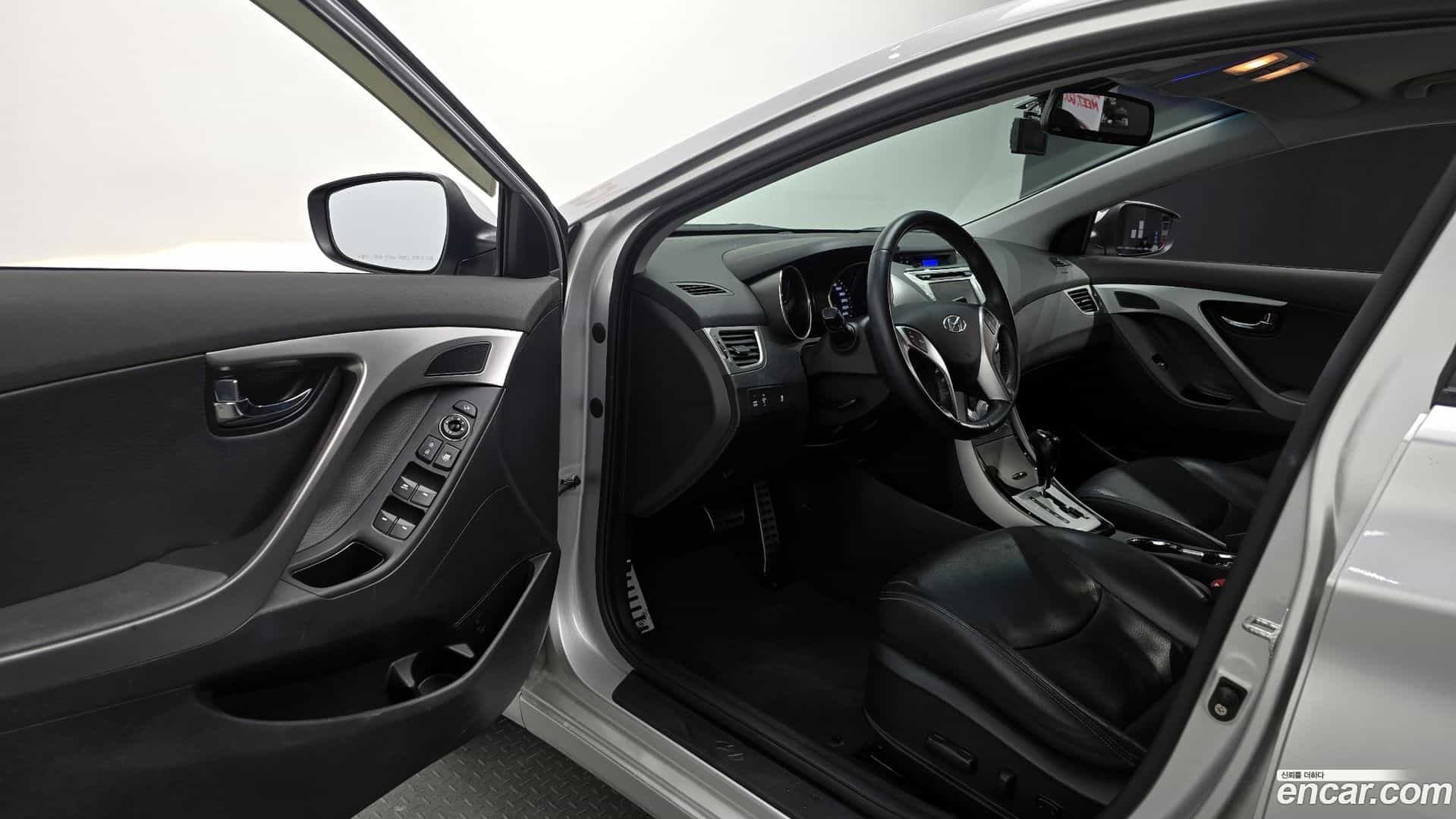 AVANTE Hyundai 2010.11-OPTION-015