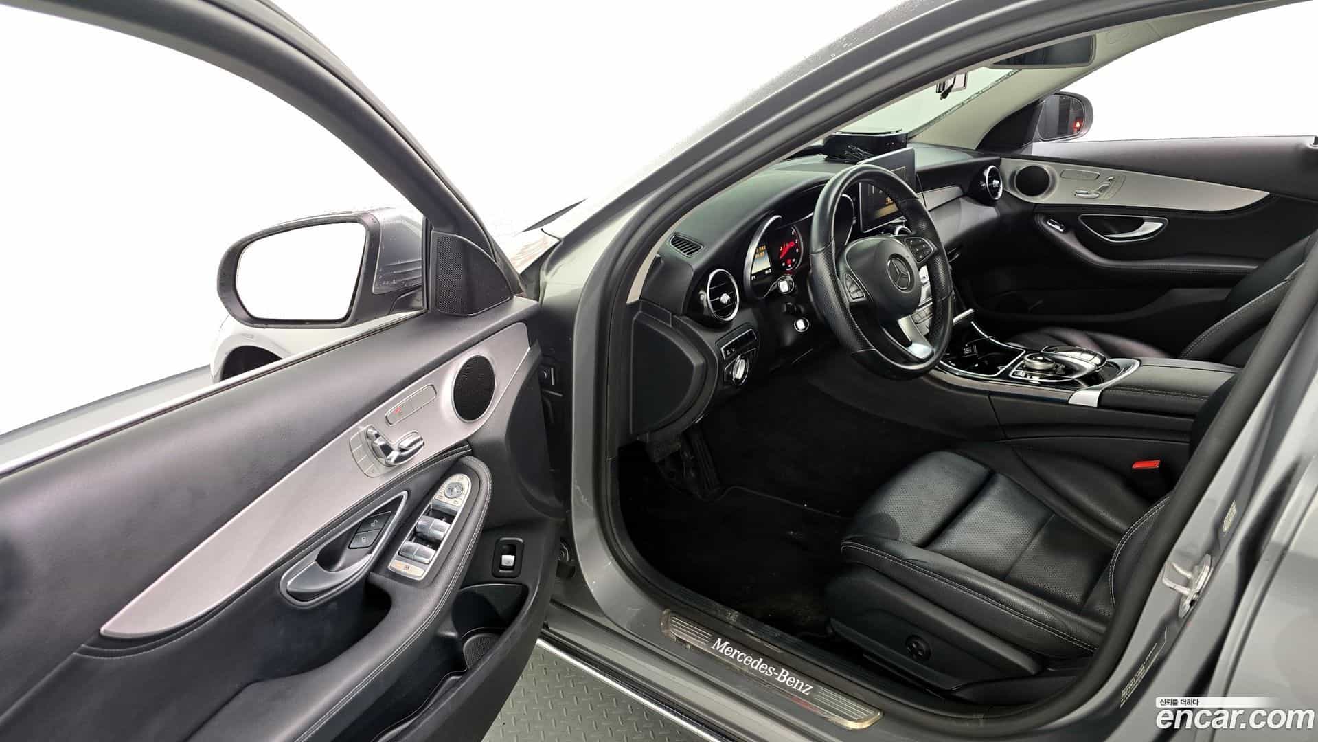 C-Class Mercedes-Benz 2015.0-INNER-010
