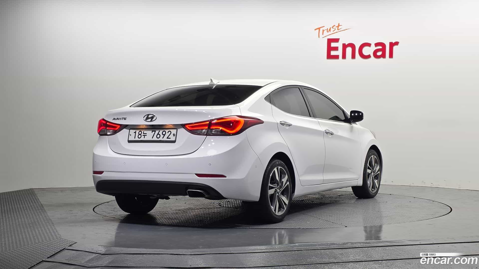 AVANTE Hyundai 2013.9-OUTER-002