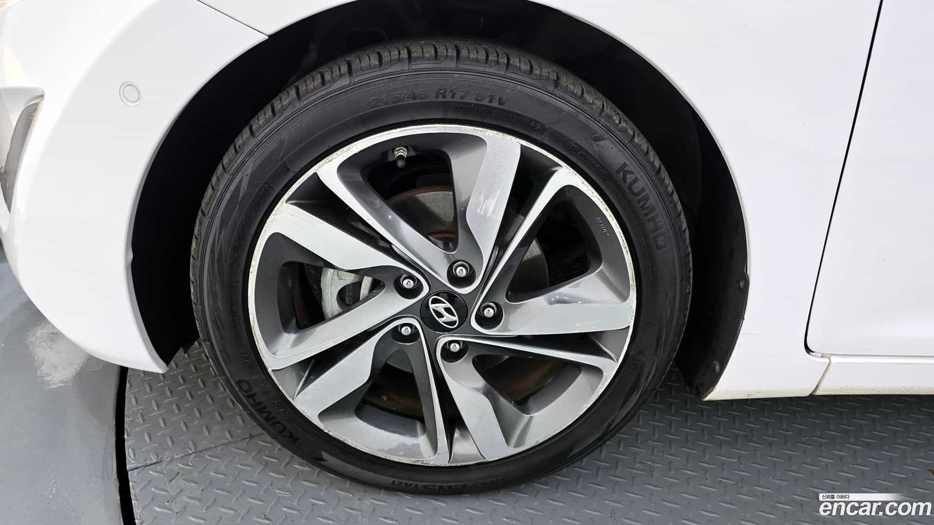 AVANTE Hyundai 2013.9-OUTER-005